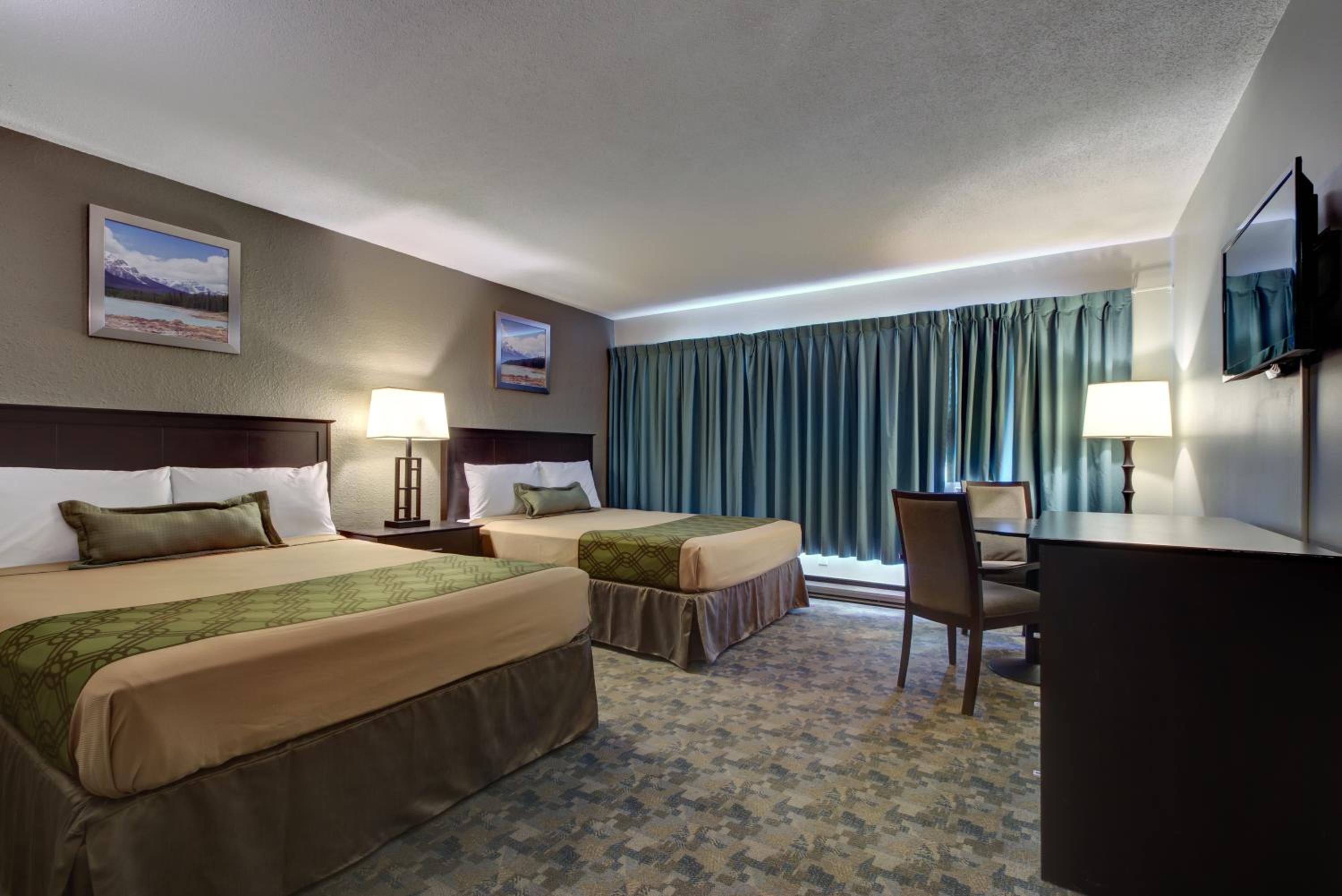 Queen Room with Two Queen Beds - Non-Smoking - Photo 14