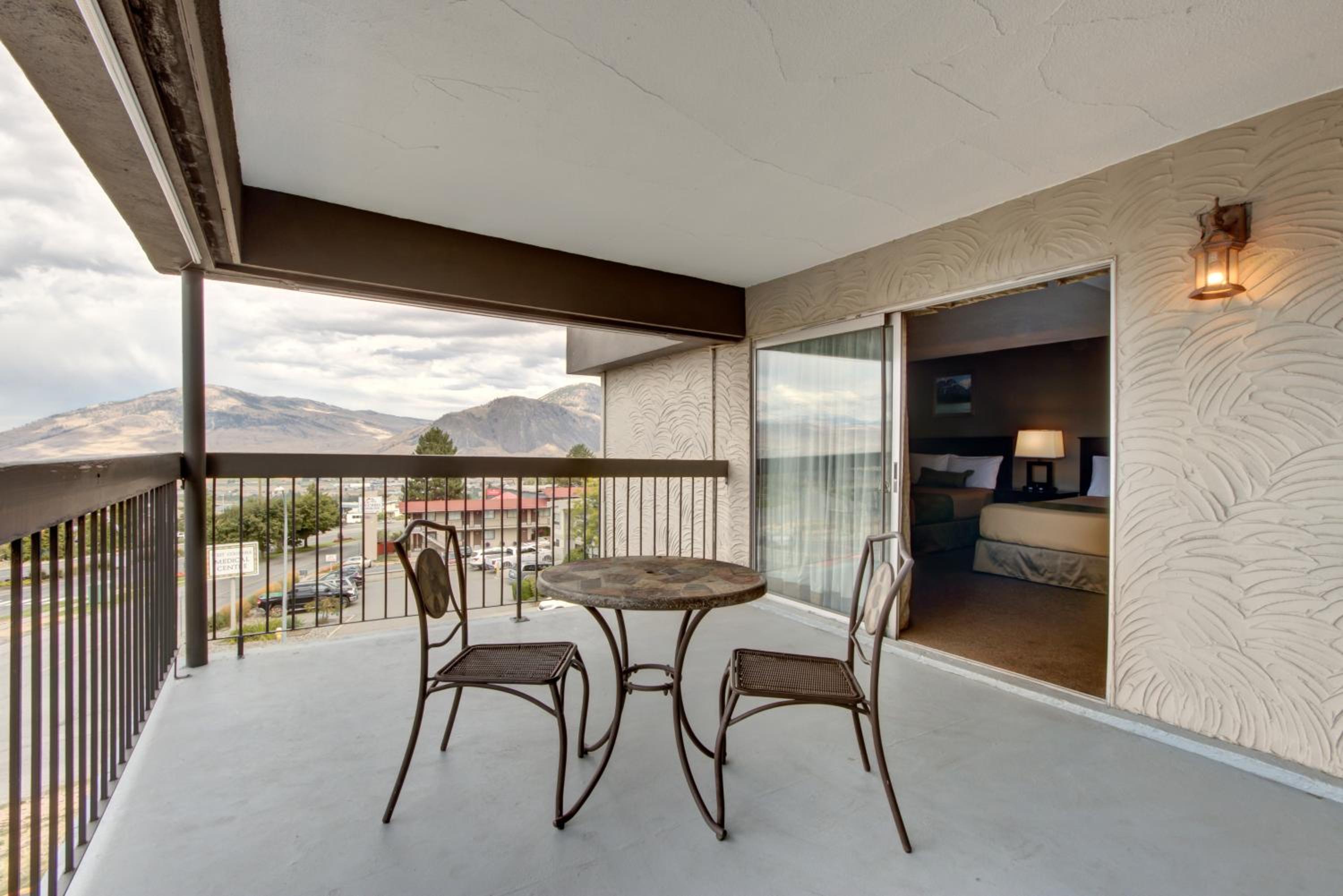 Junior Suite with Balcony - Photo 5