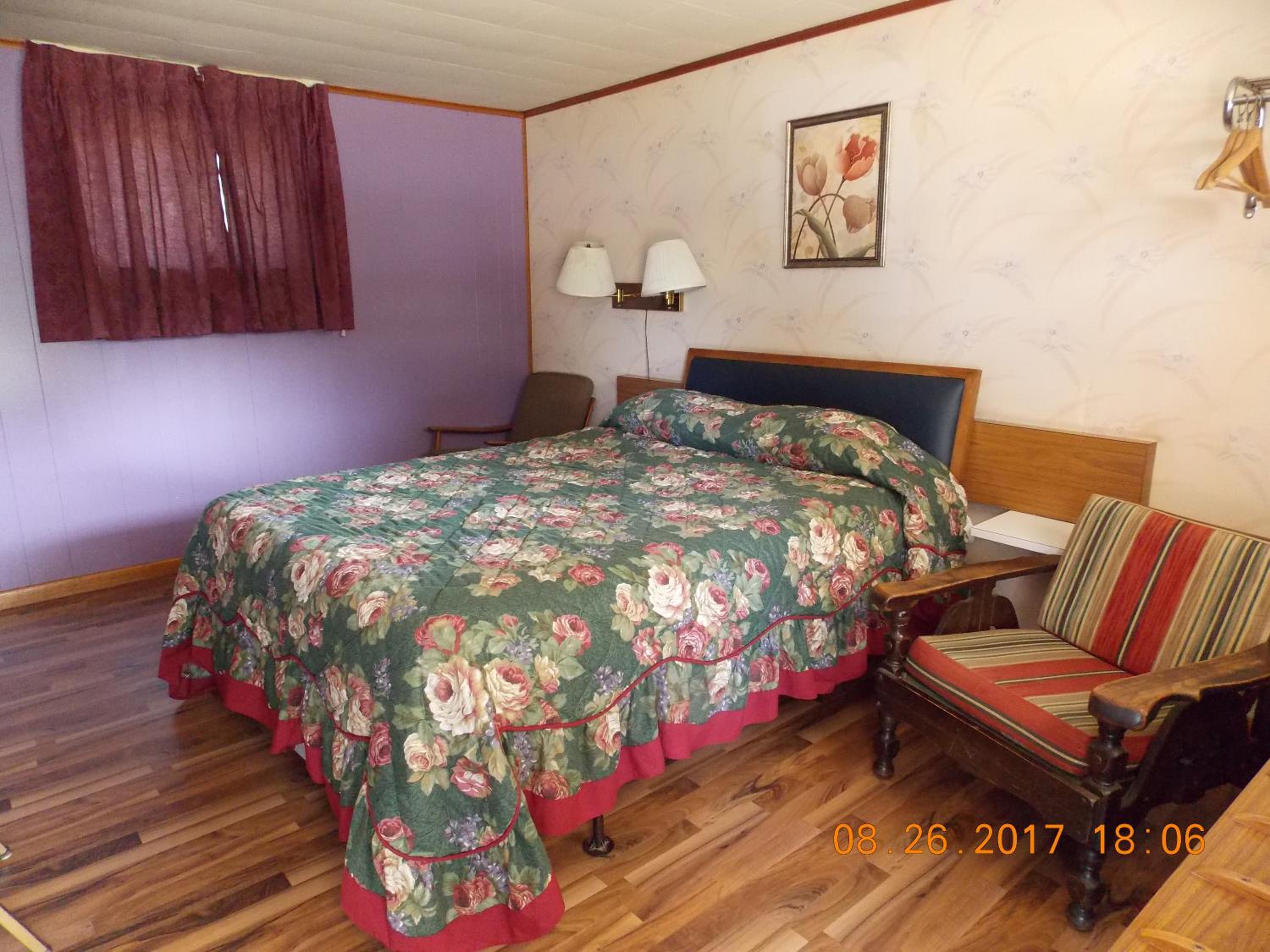Queen Room photo 1