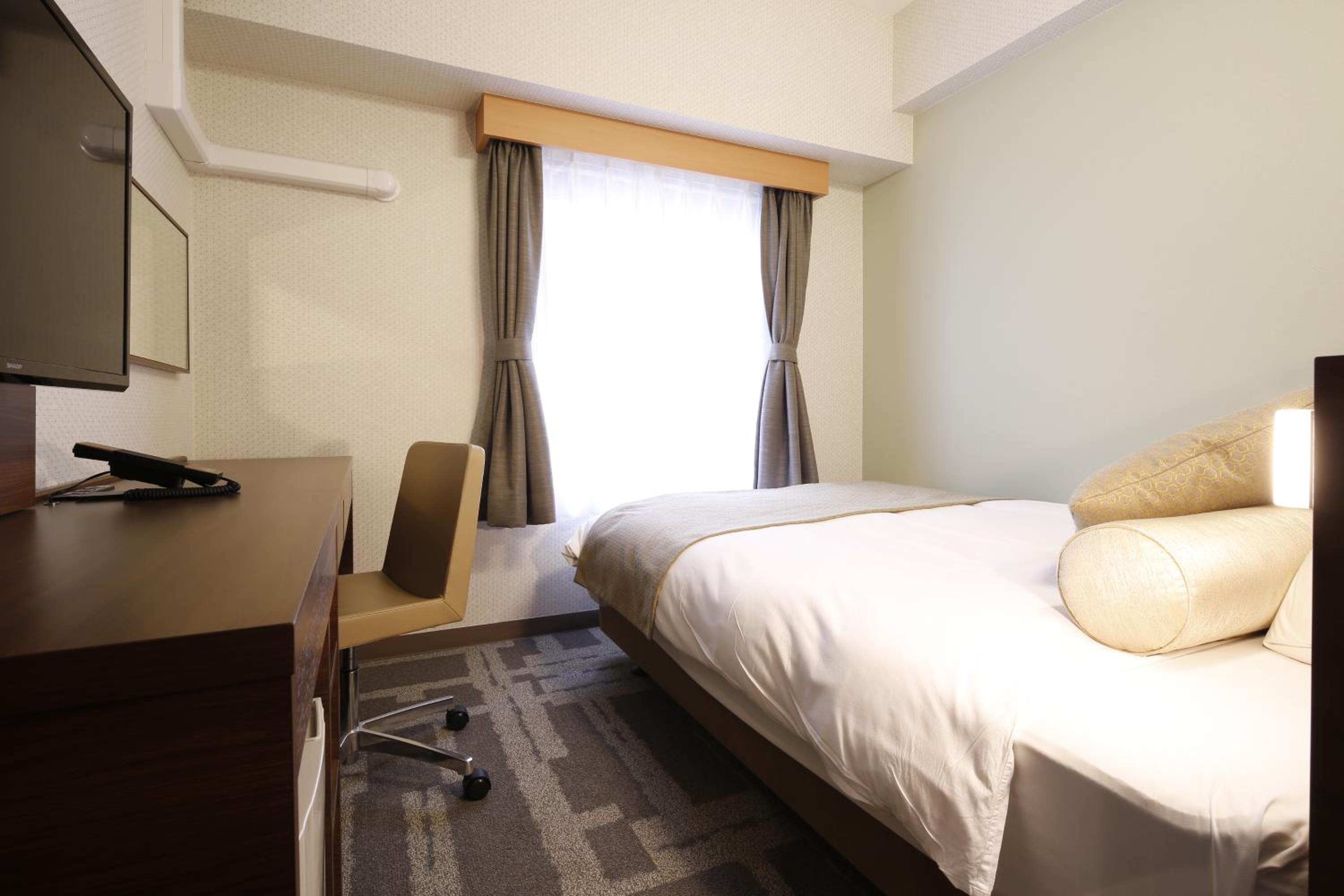 Double Room with Small Double Bed - Smoking - Photo 1