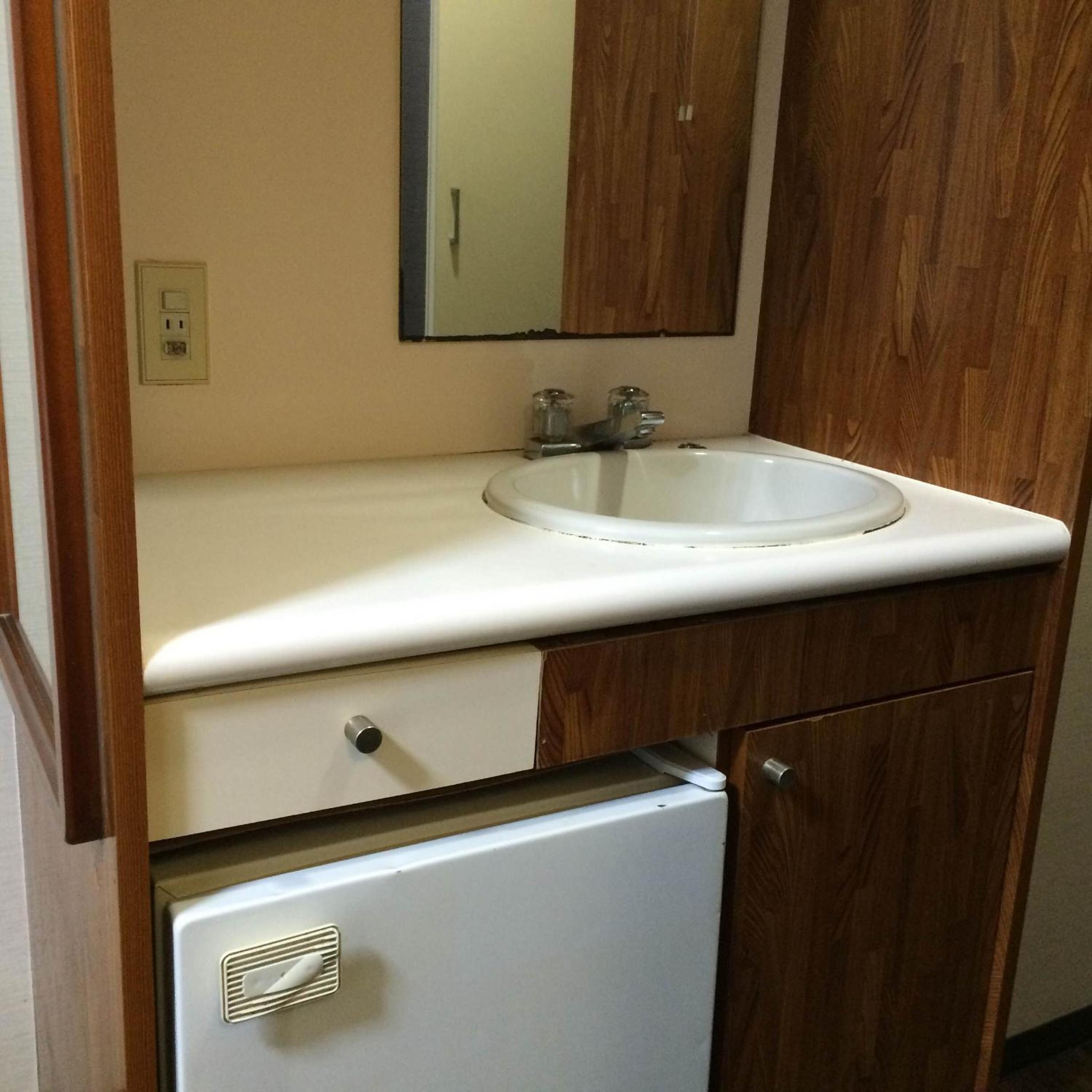 Standard Double Room with Small Double Bed - Smoking - House Keeping is Optional with Additional Cost photo 3