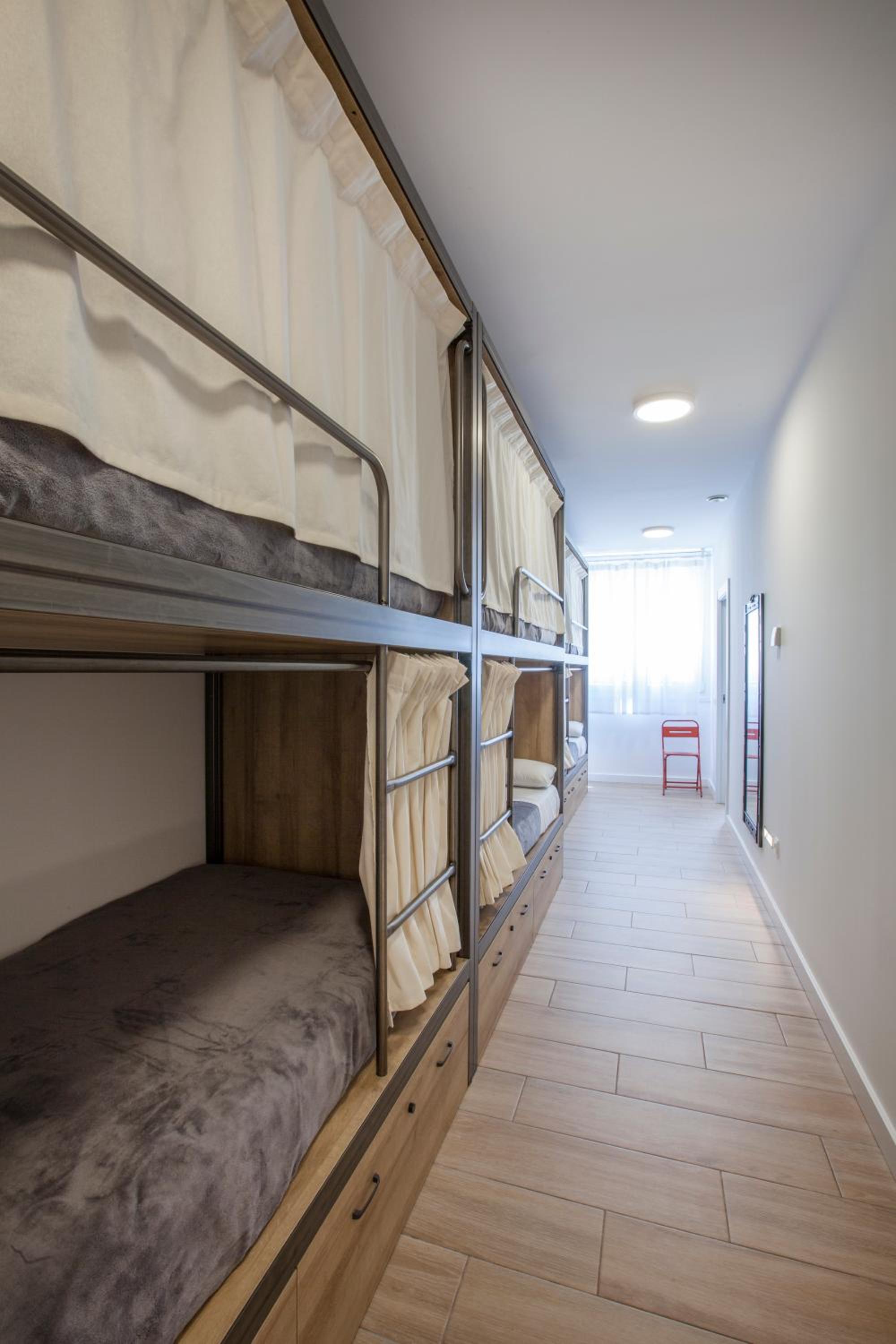 Bed in 6-Bed Mixed Dormitory Room photo 2