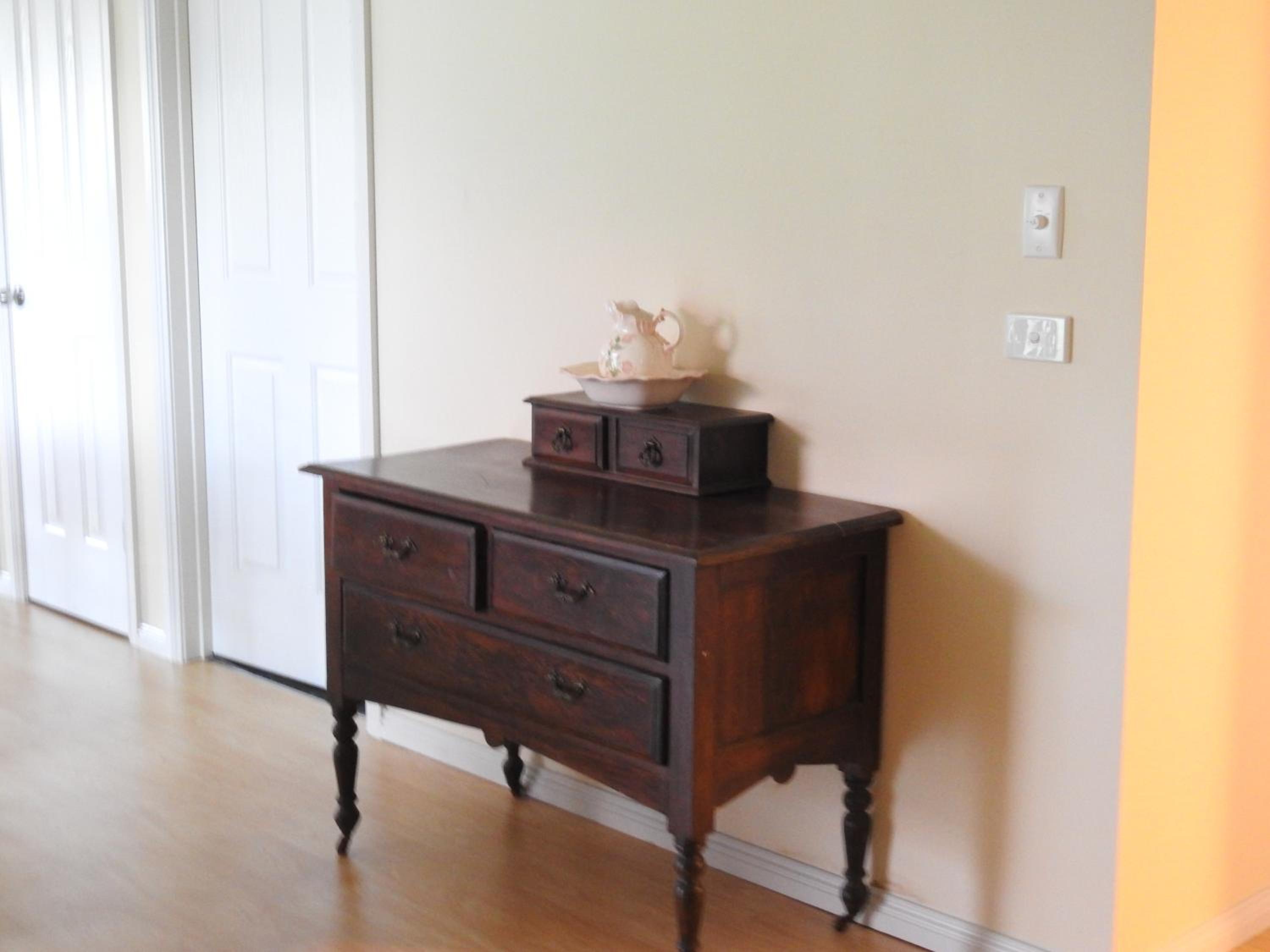 Three-Bedroom House photo 2