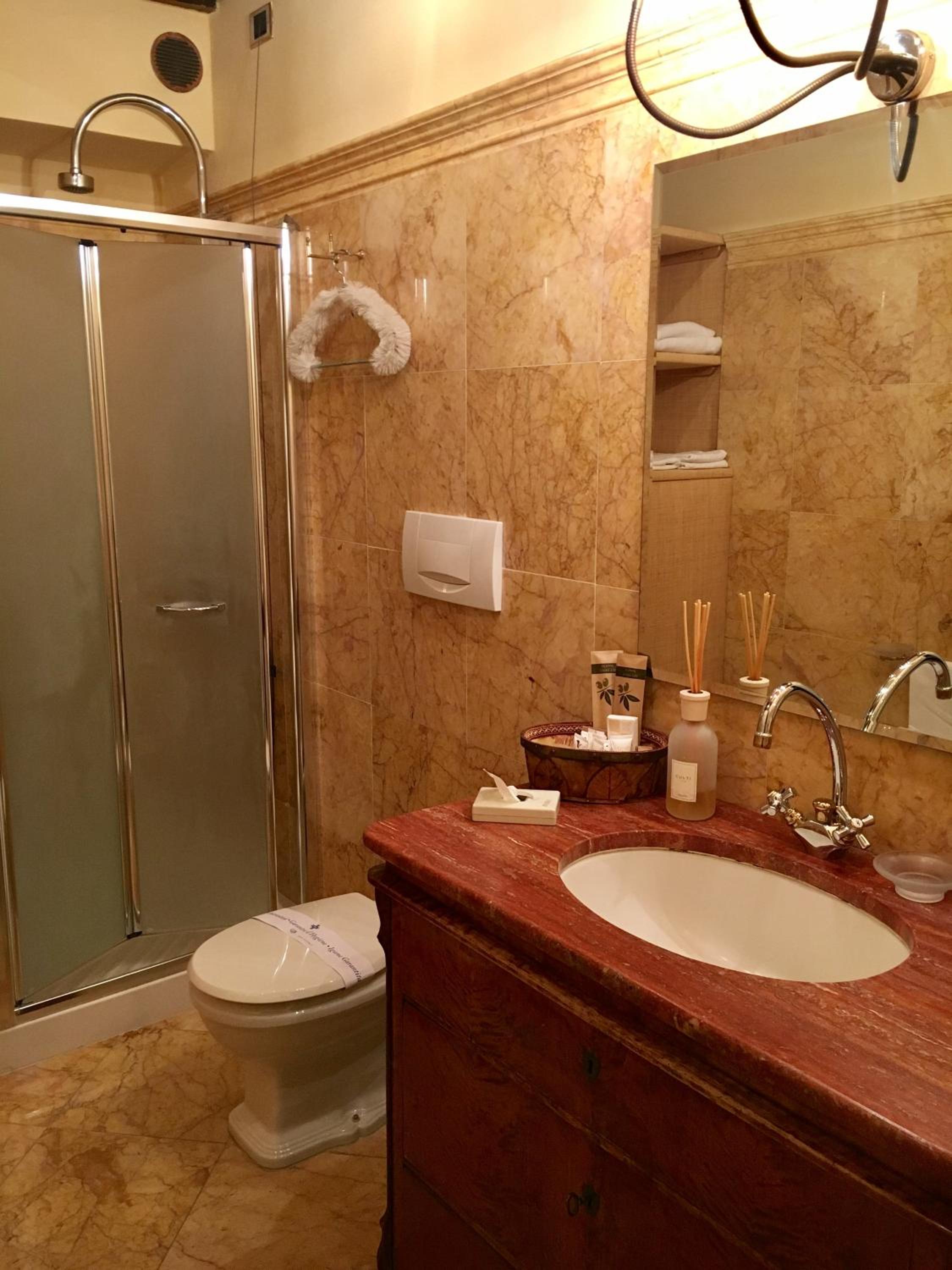 Deluxe Room - Photo 8