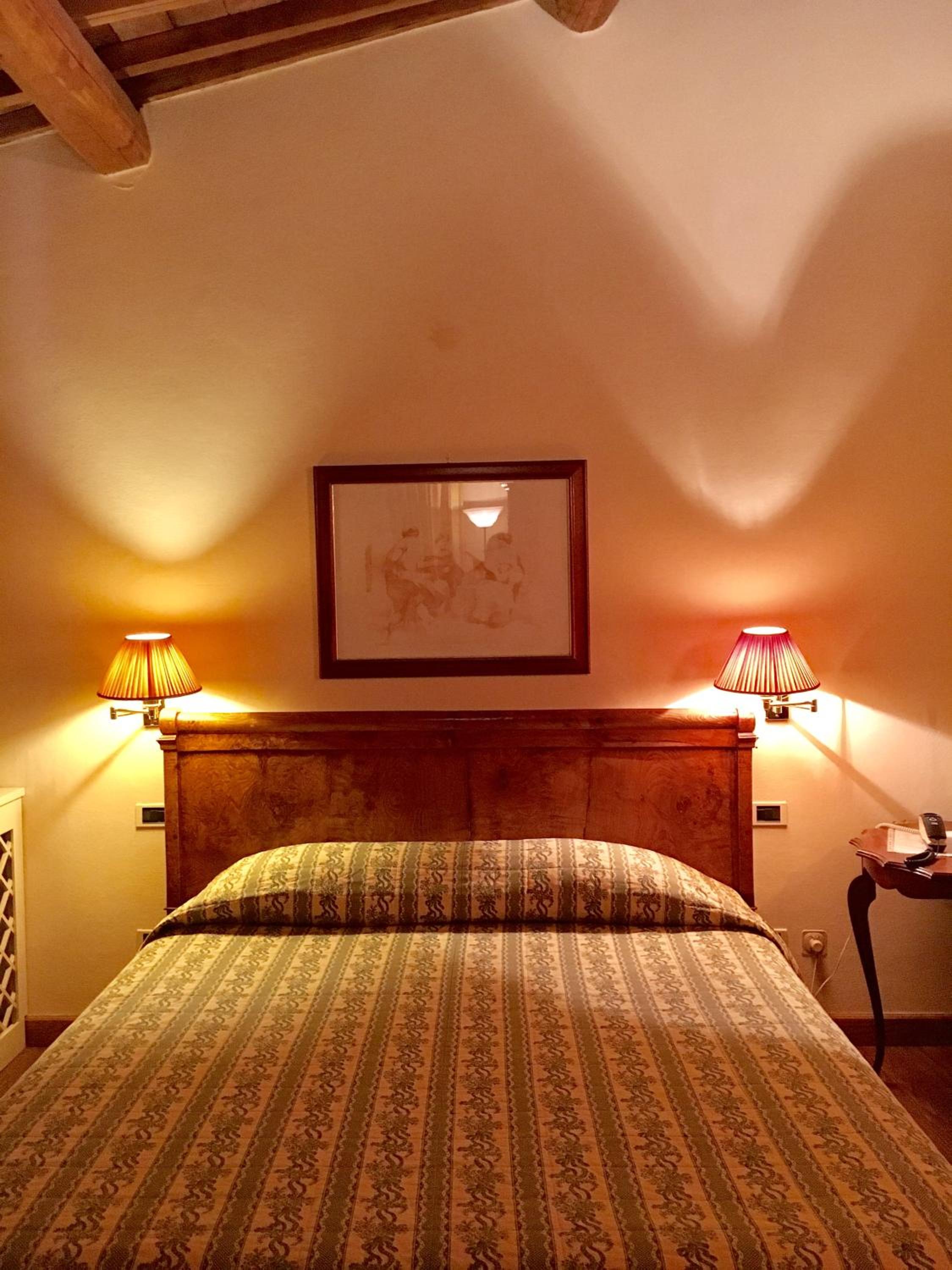 Deluxe Room - Photo 6