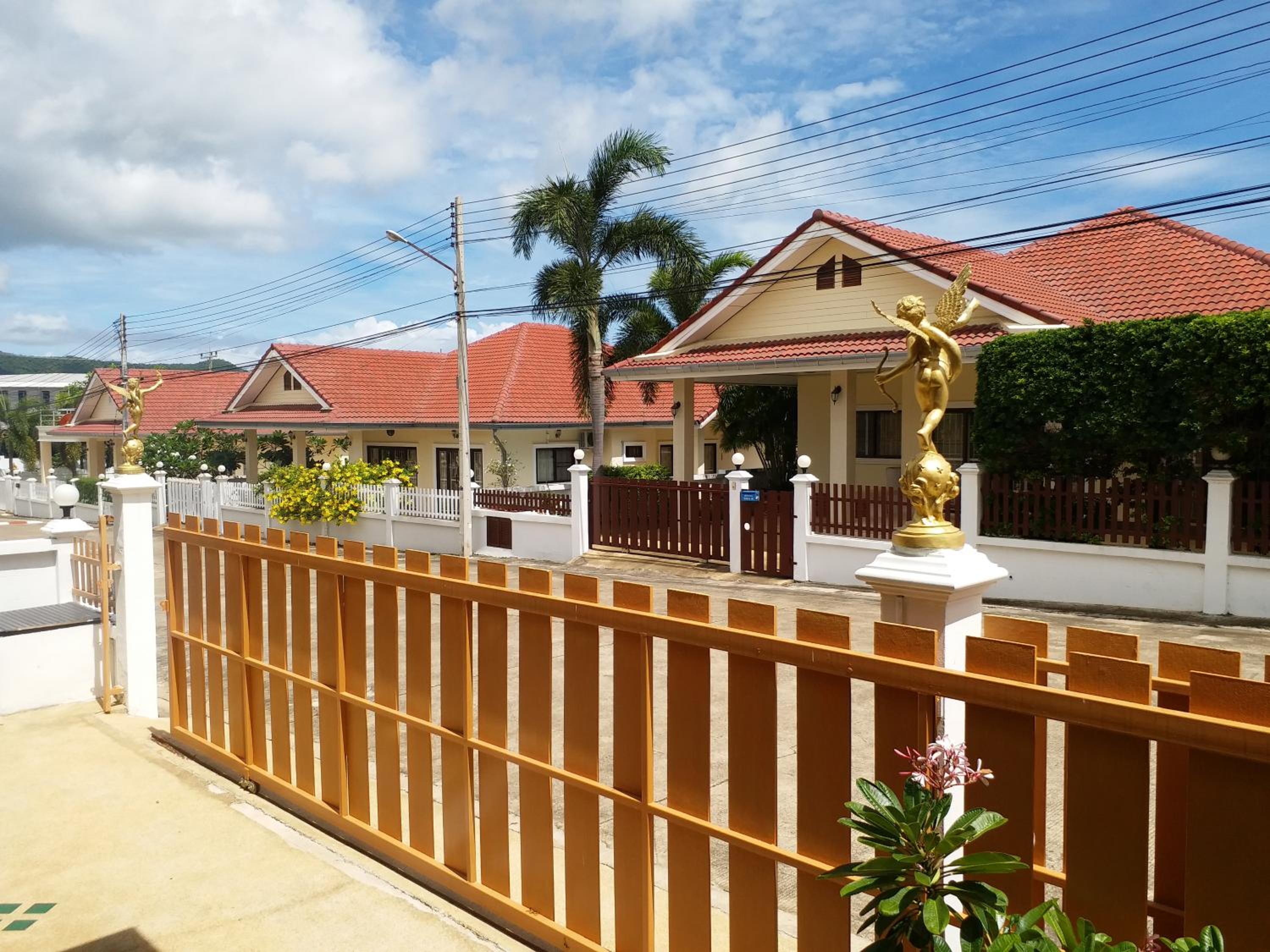 Villa with Private Pool - Photo 22