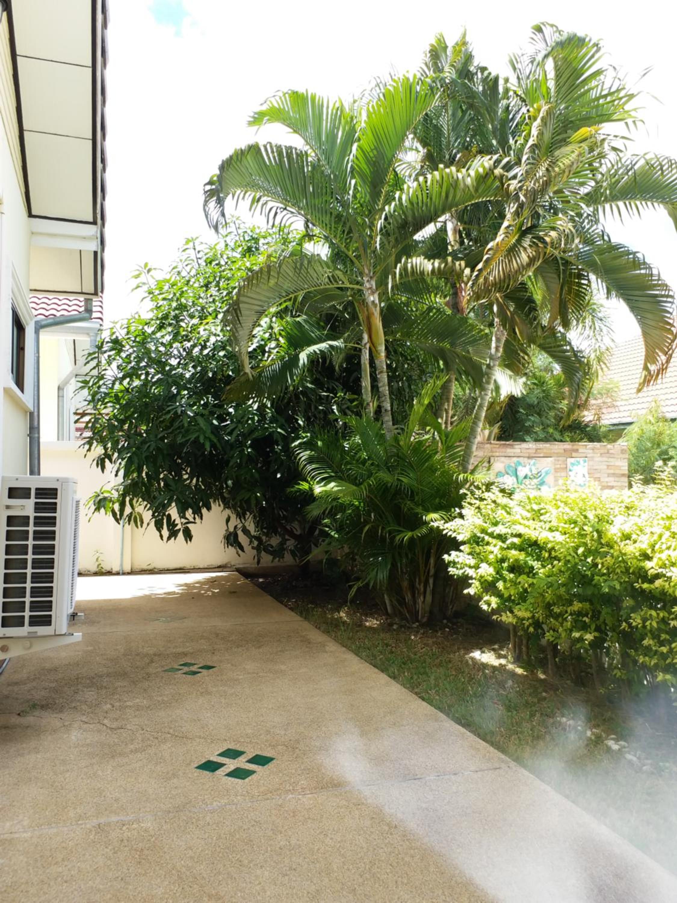 Villa with Private Pool - Photo 21