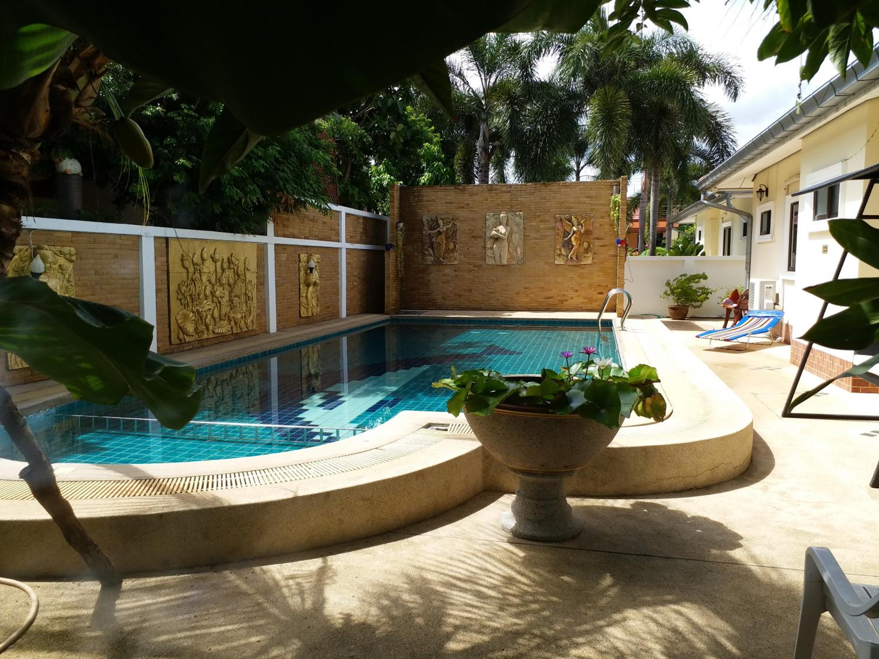 Villa with Private Pool - Photo 42