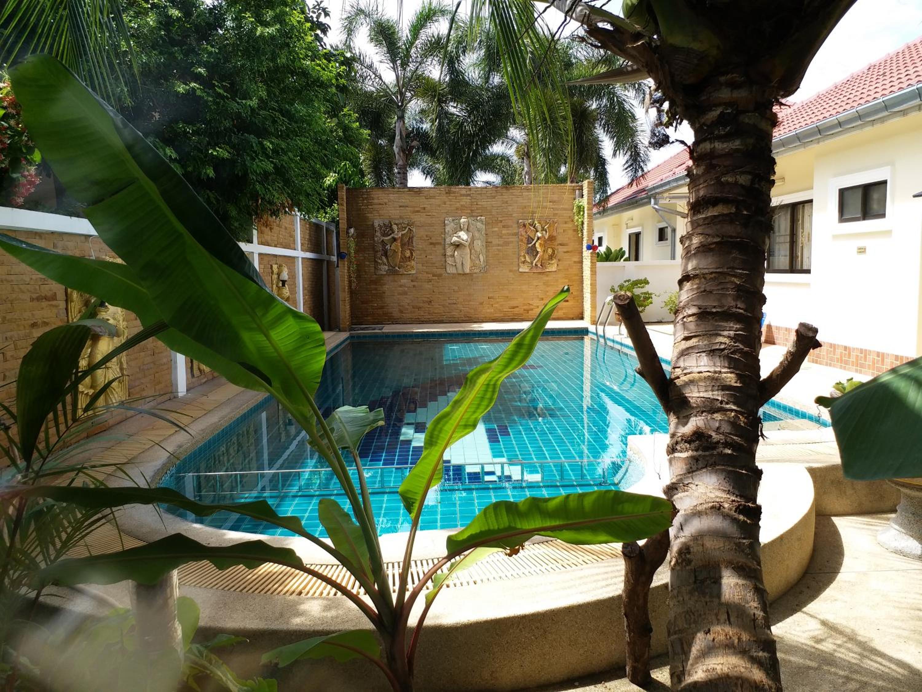 Villa with Private Pool - Photo 39