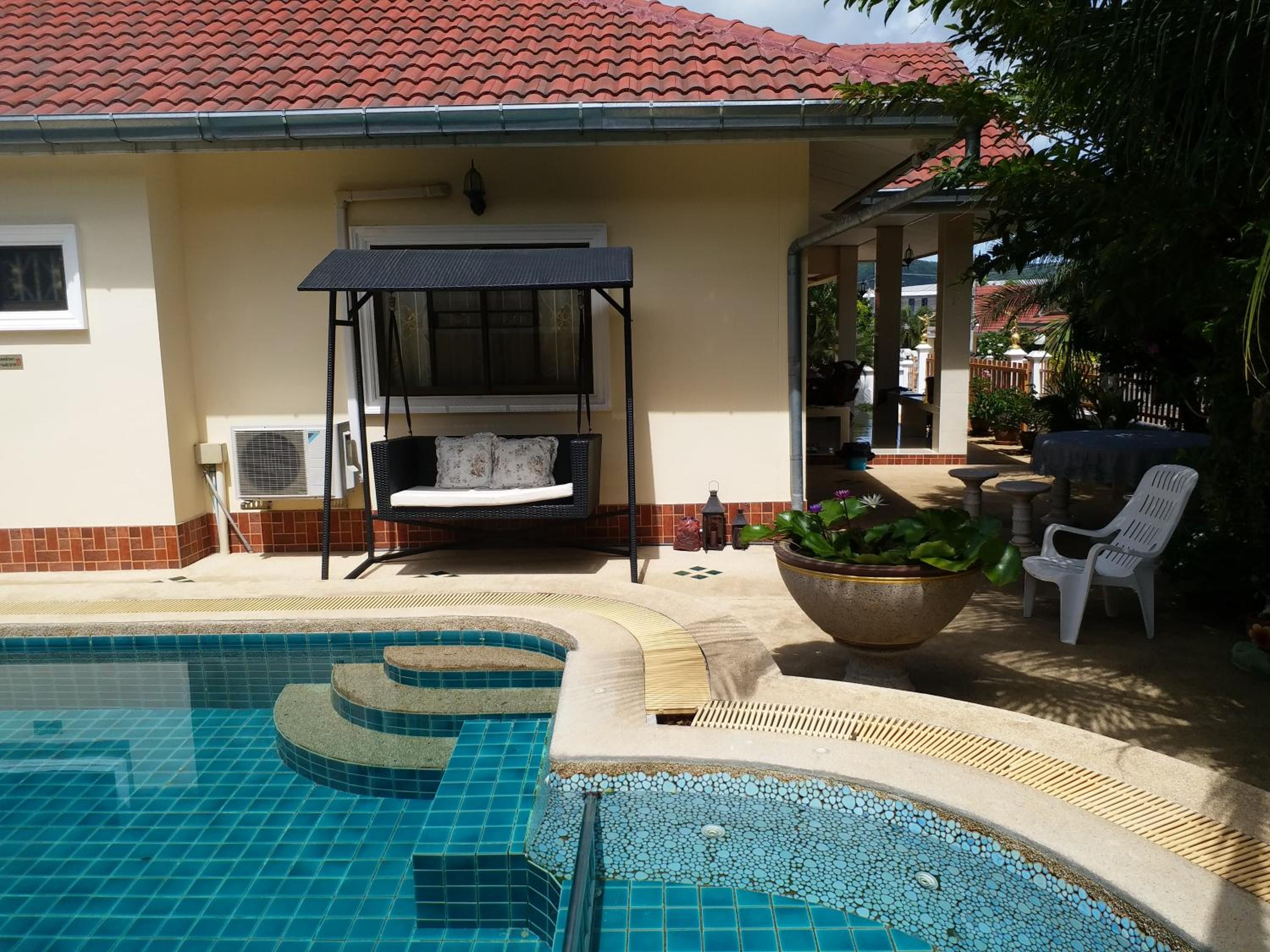Villa with Private Pool - Photo 38