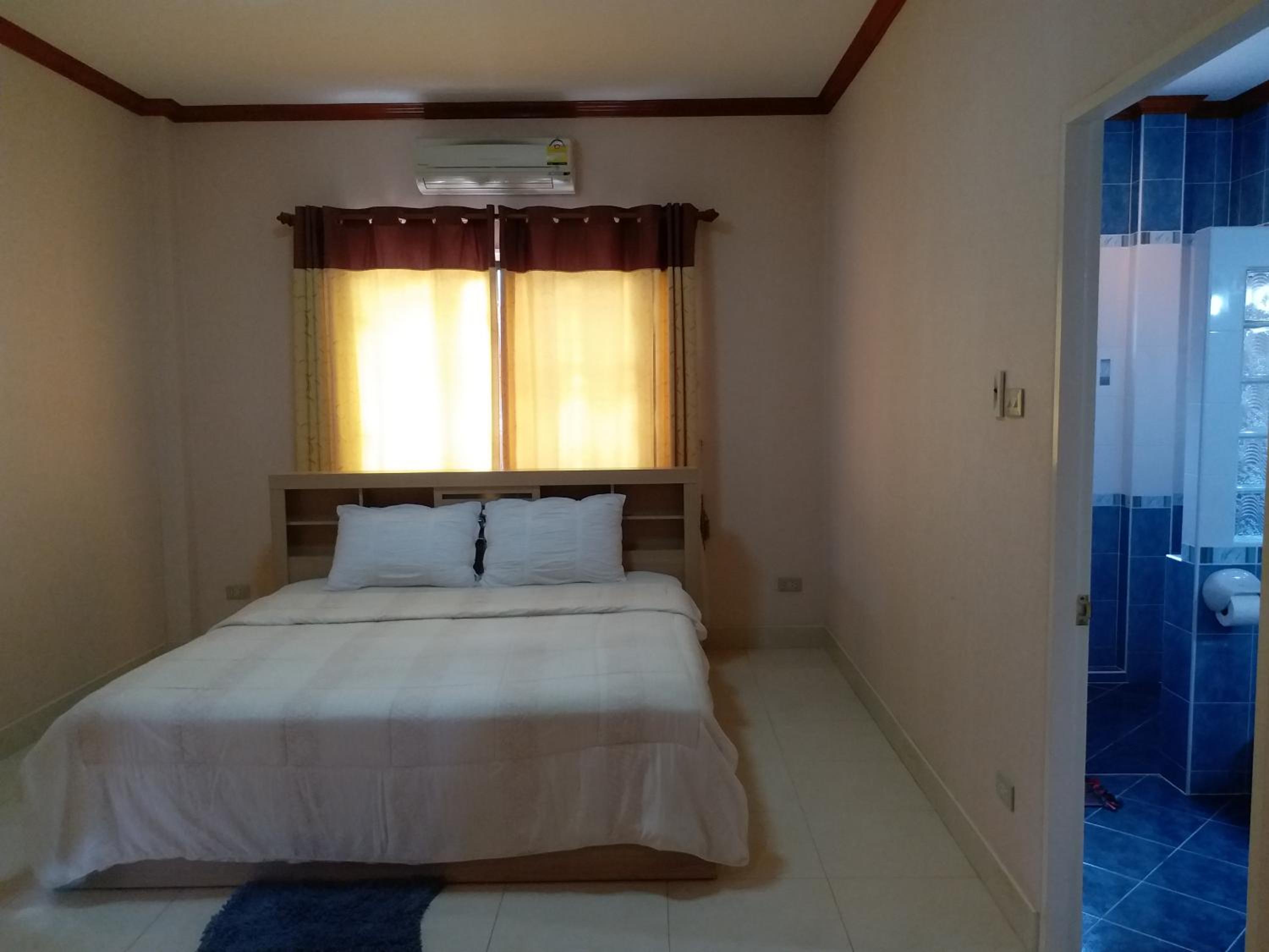 Villa with Private Pool - Photo 15