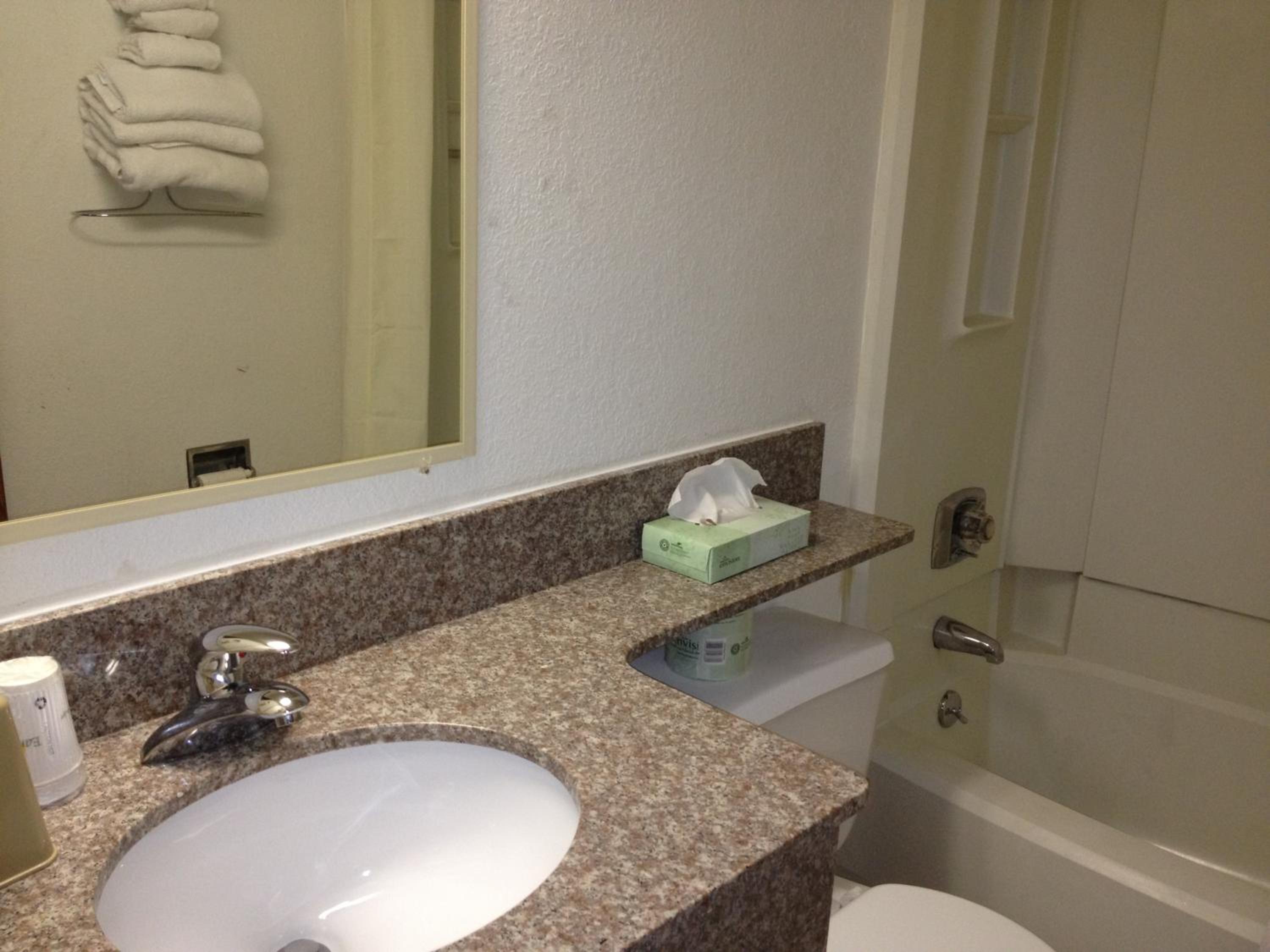 Deluxe Queen Room - Non-Smoking photo 2
