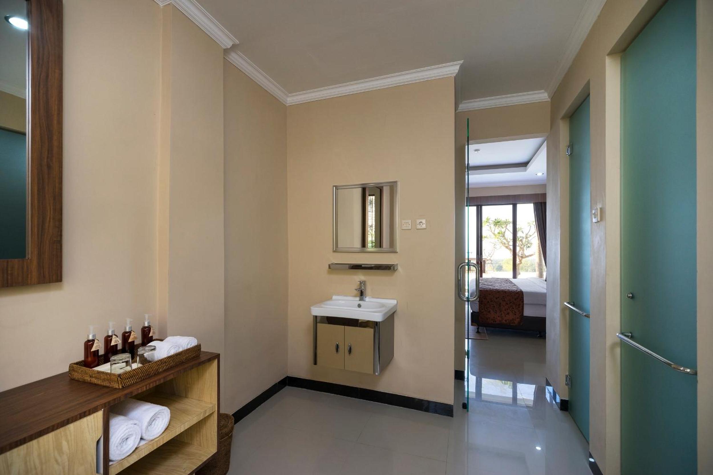 Suite Ocean View with Twin Beds photo 3