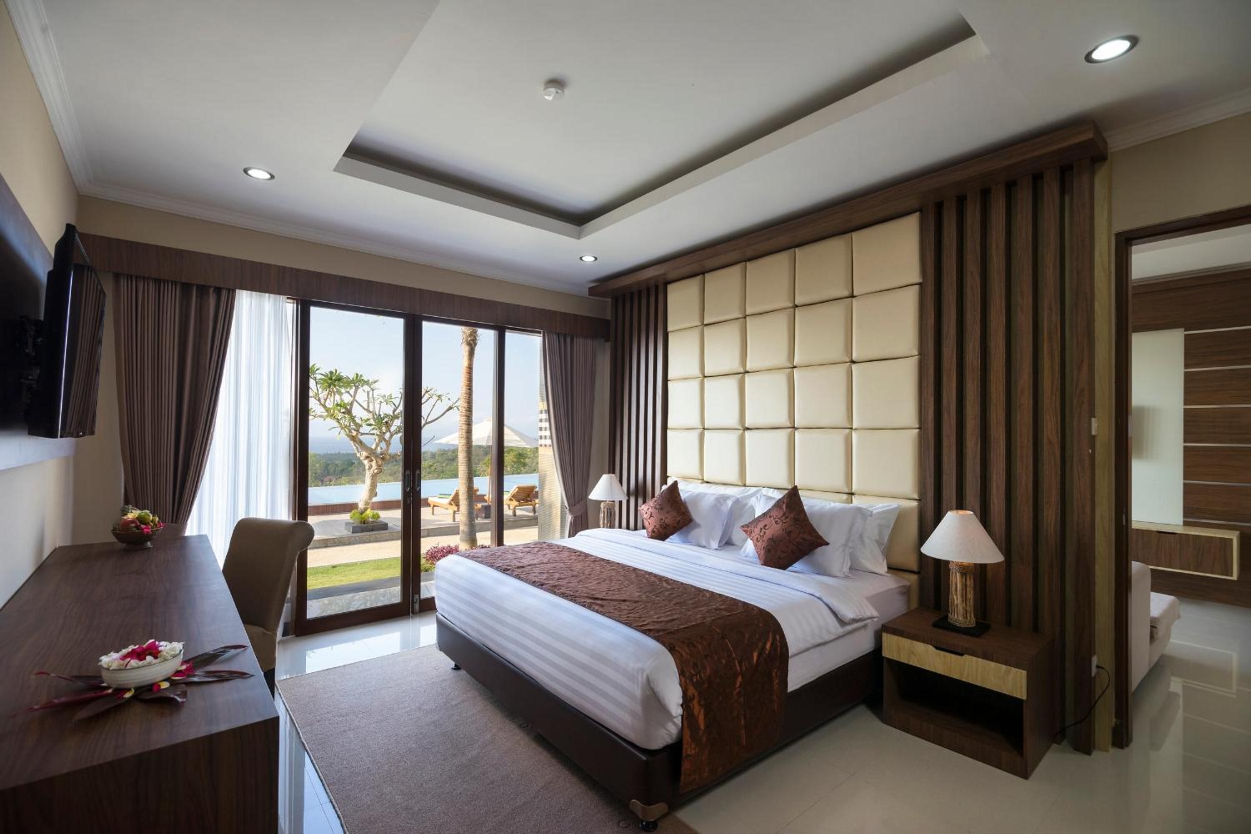 Suite with Pool Access - King Bed photo 1