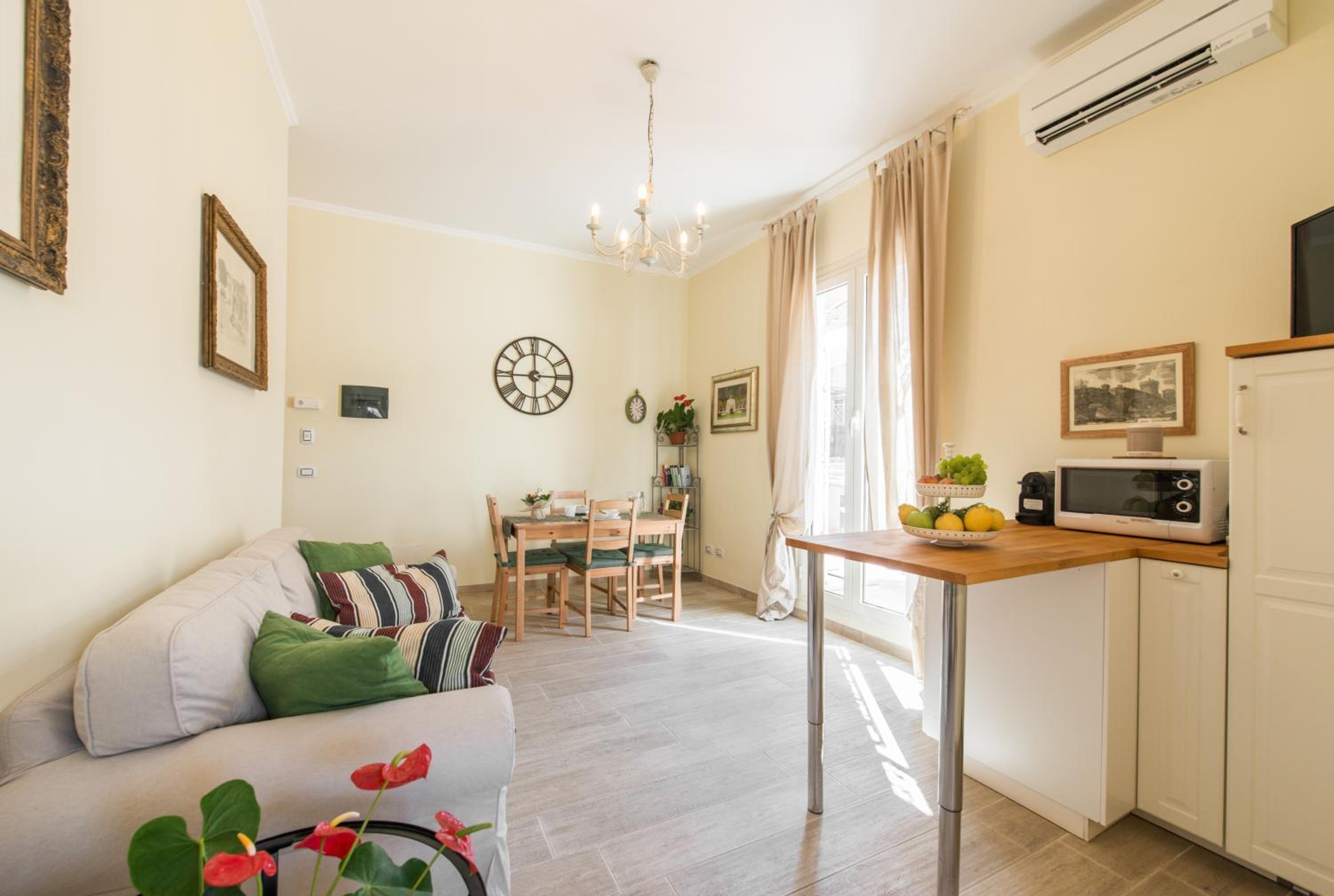 Apartment with Terrace - Photo 9