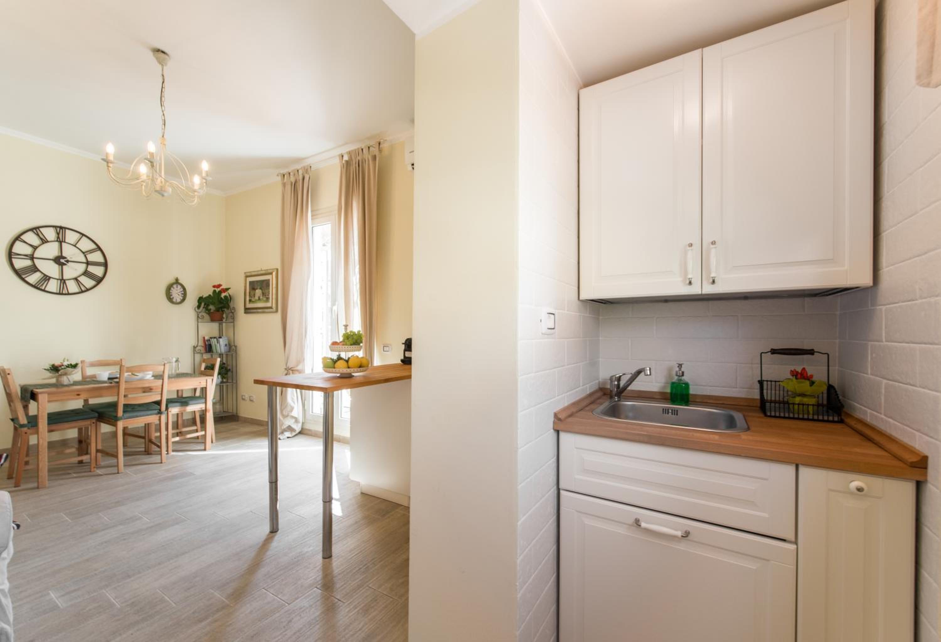 Apartment with Terrace - Photo 13