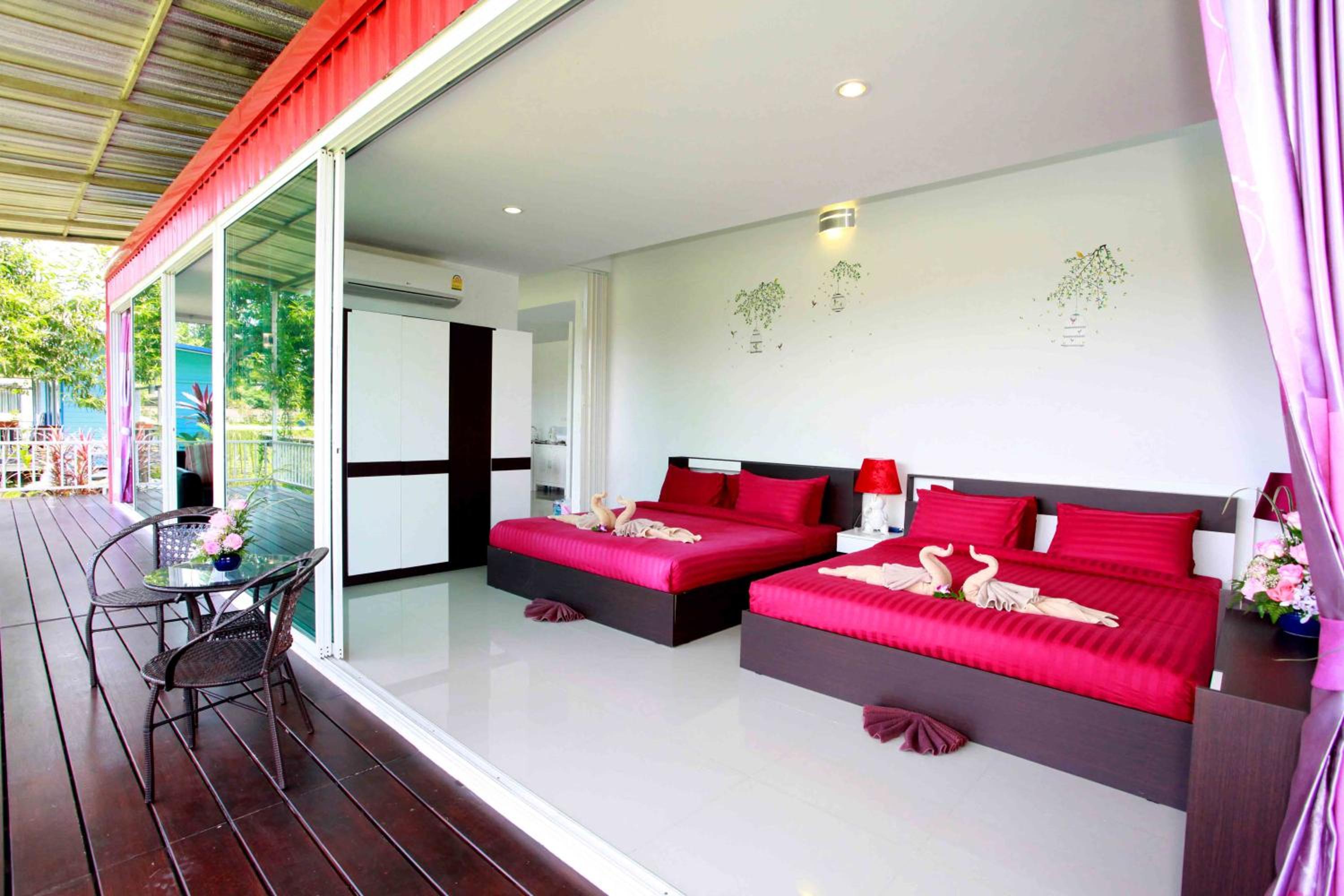 Family Room with Lake View - Photo 5