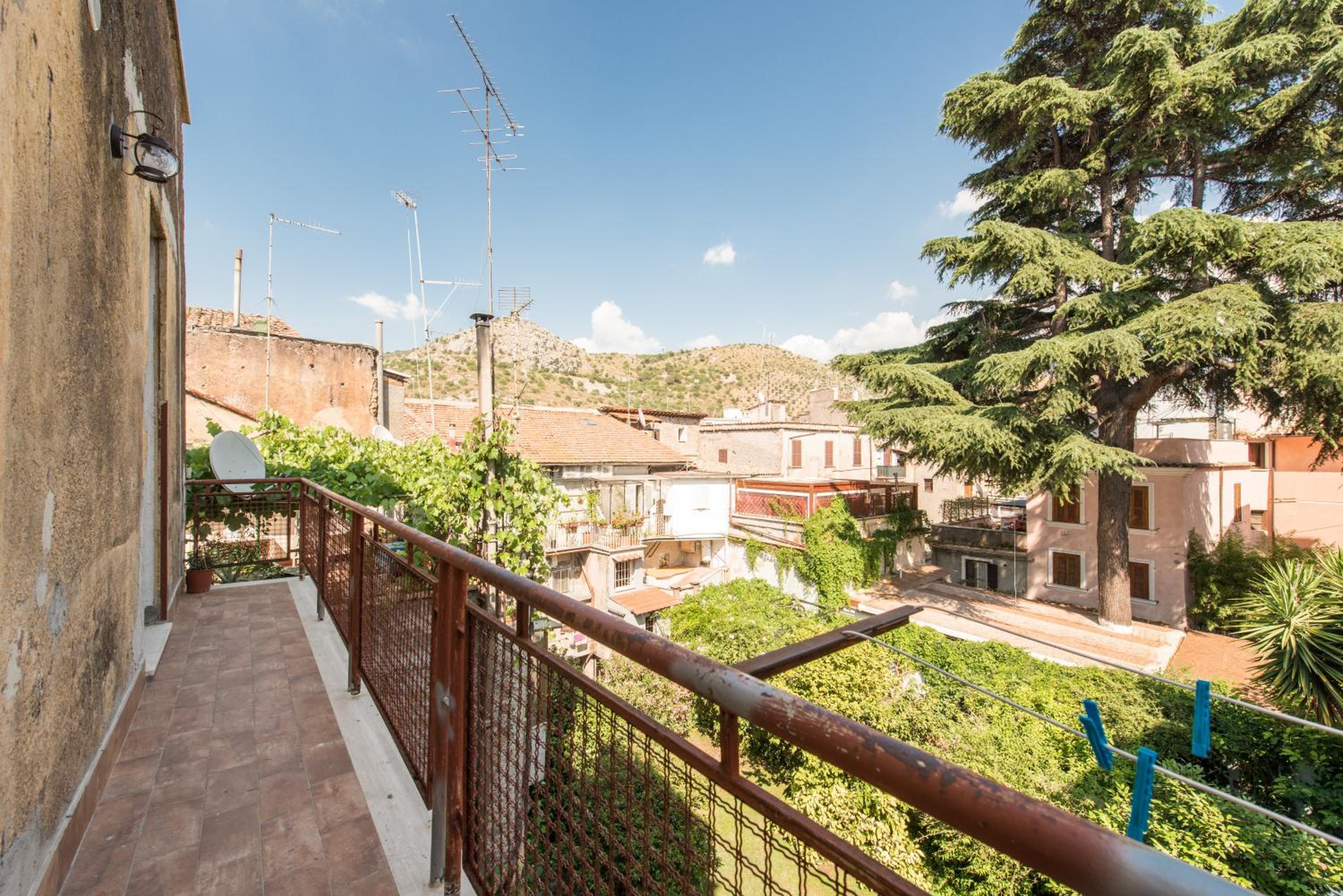 Apartment with Terrace - Photo 10