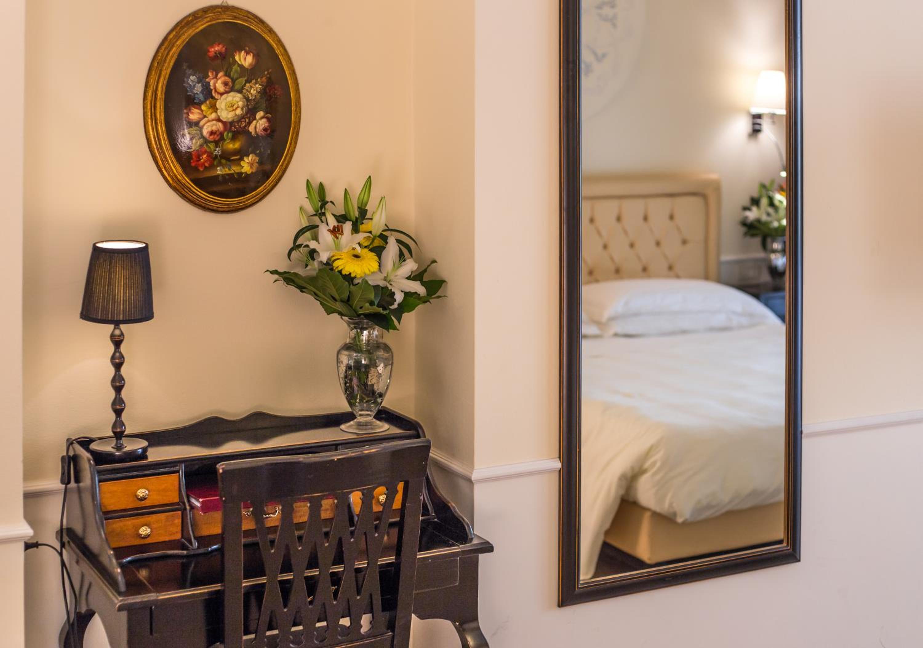 Comfort King Room with Terrace - Photo 10