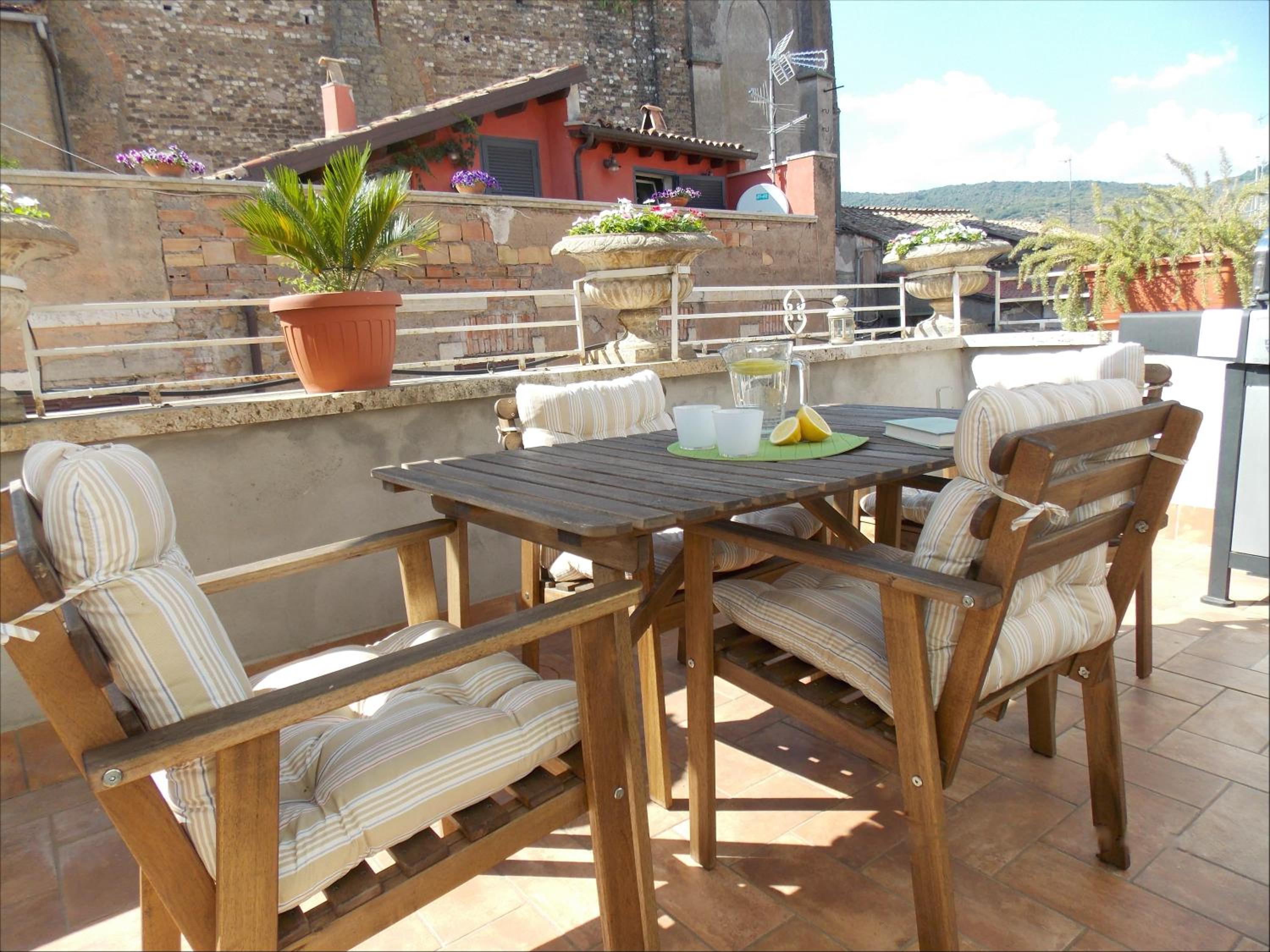 Apartment with Terrace - Photo 6