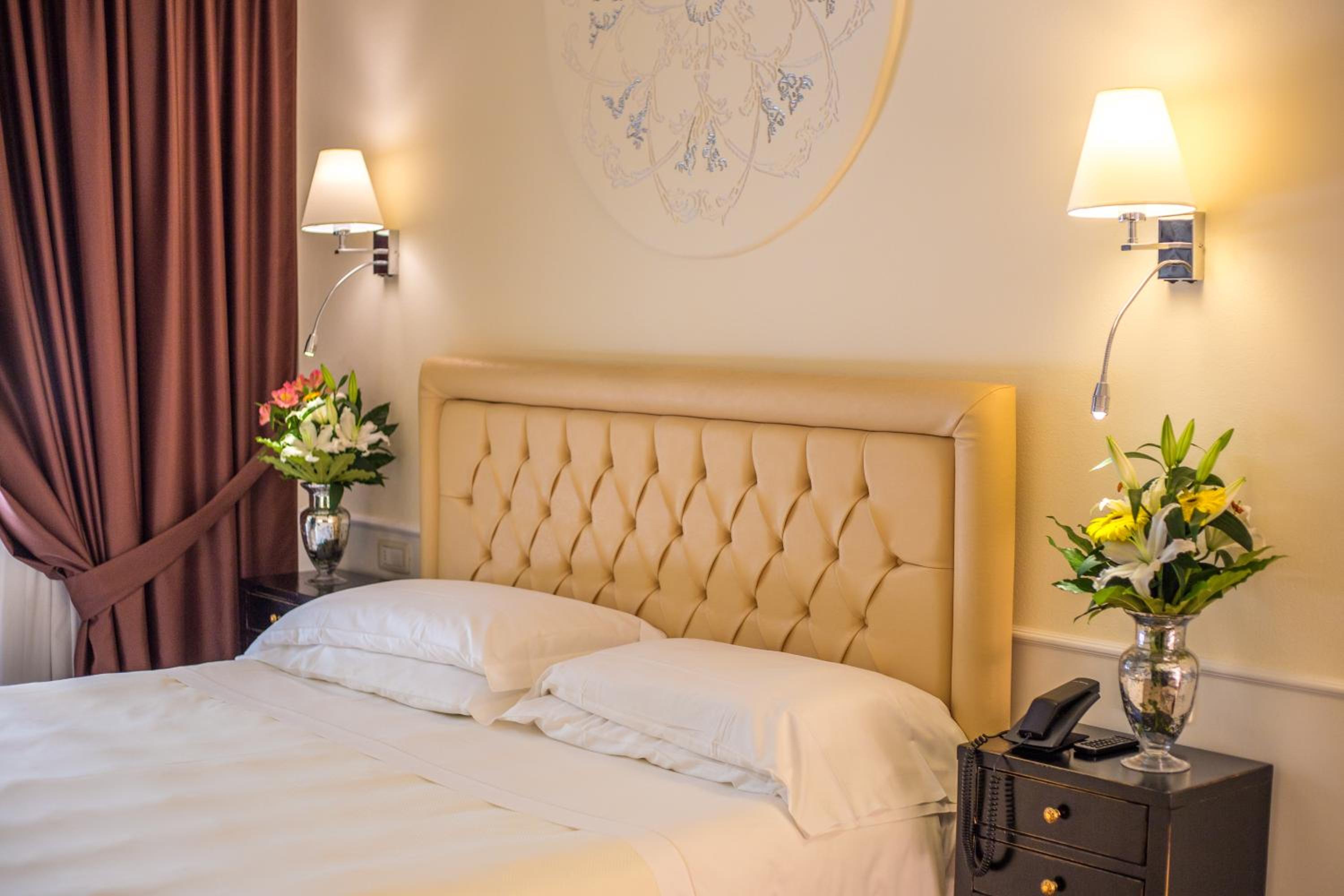 Comfort King Room with Terrace - Photo 3
