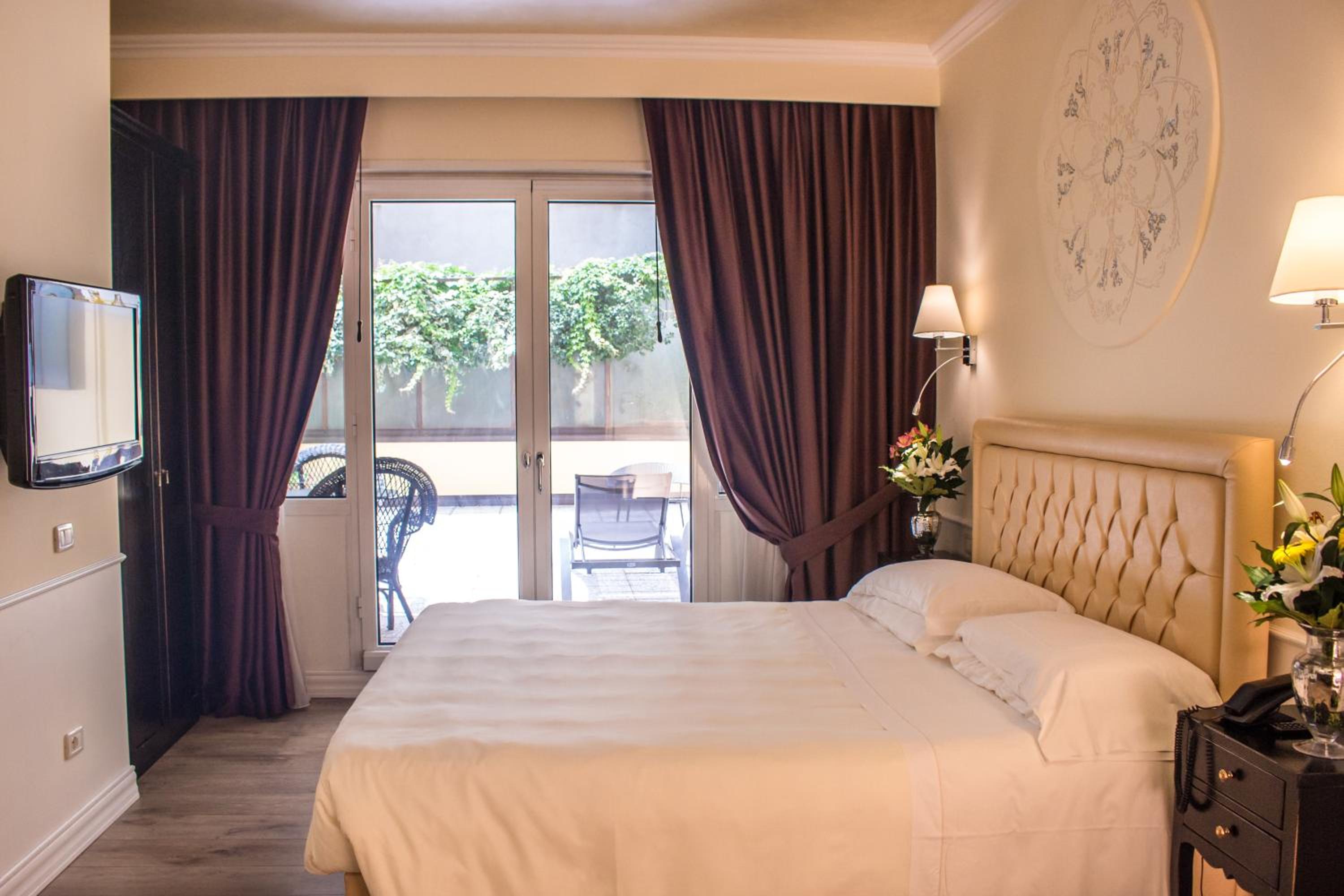 Comfort King Room with Terrace - Photo 1