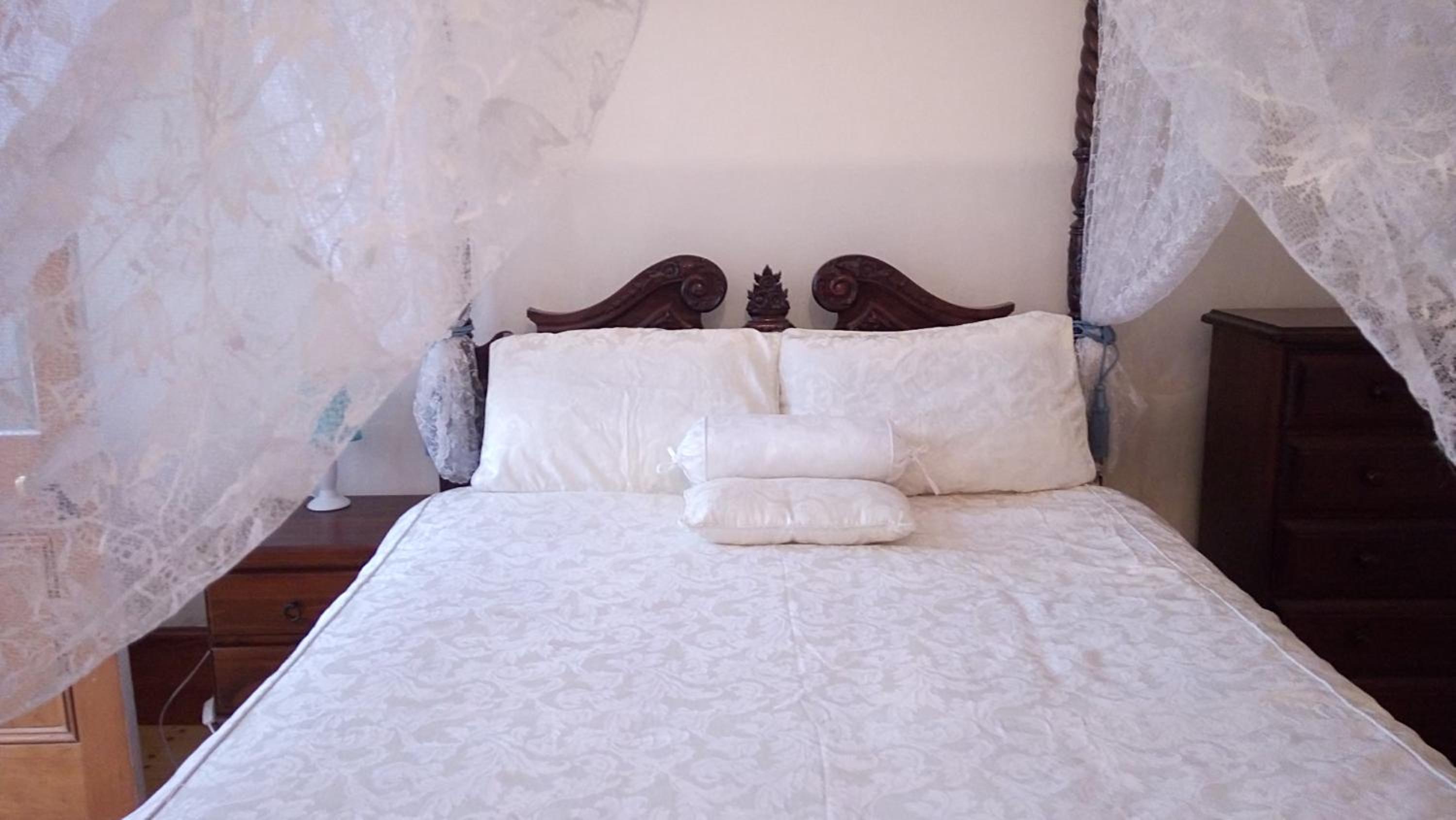Deluxe Queen Suite