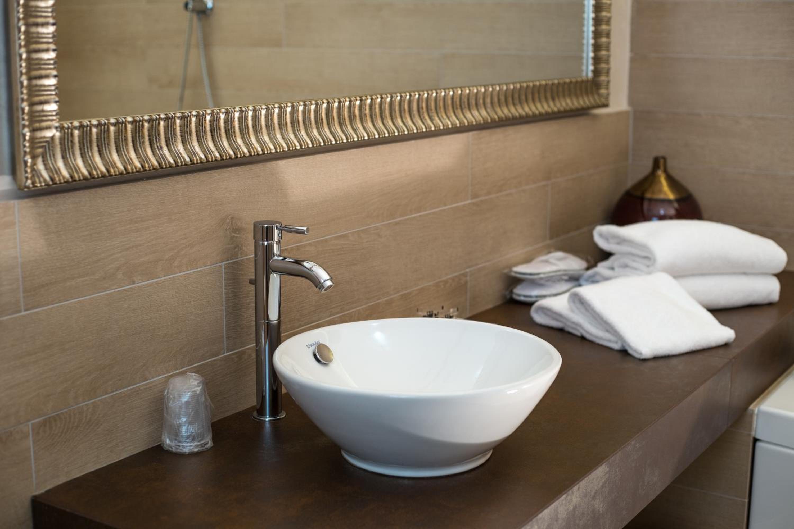 Junior Suite with Jacuzzi - Photo 14