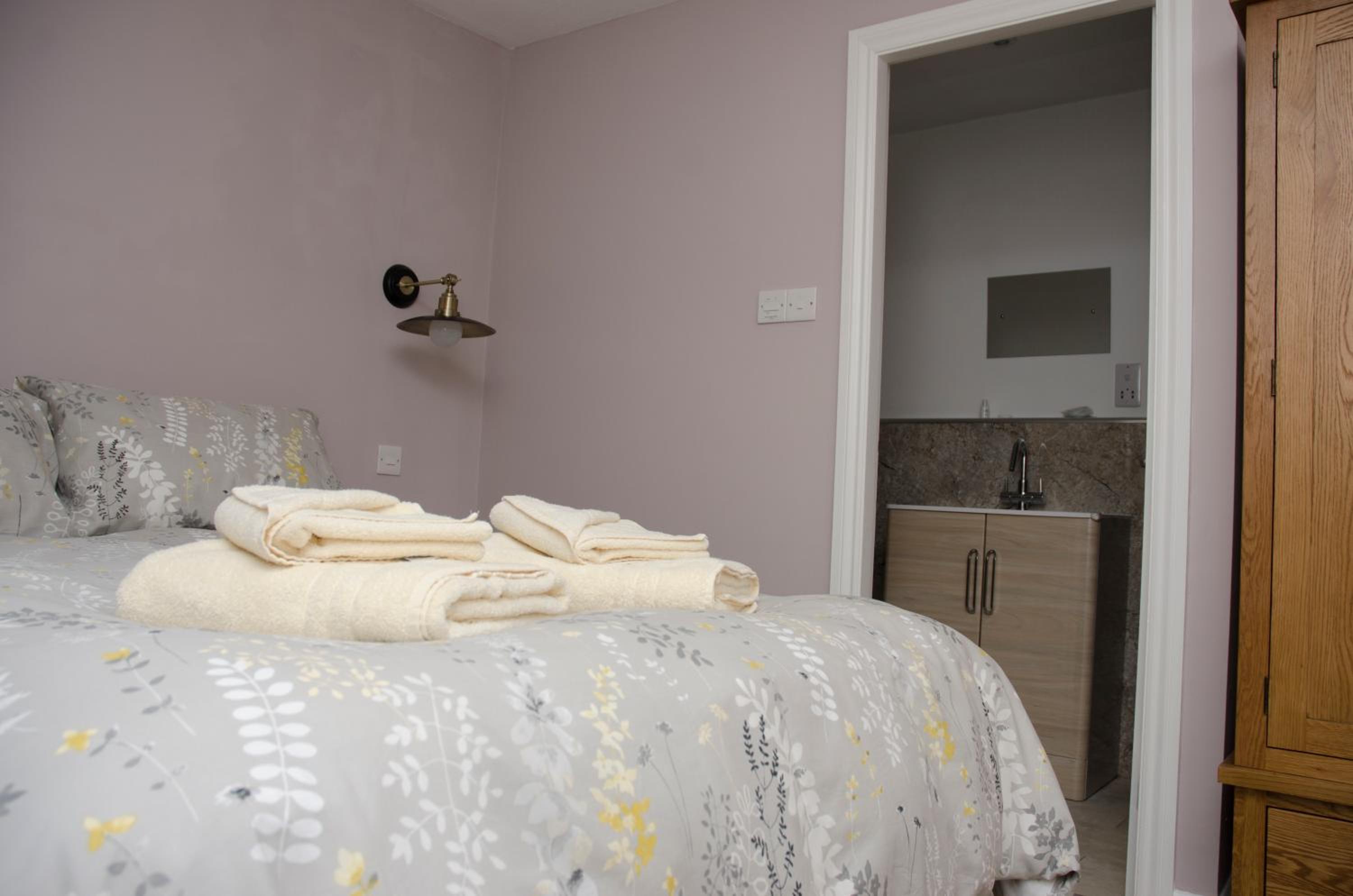 Standard Double Room - Photo 4