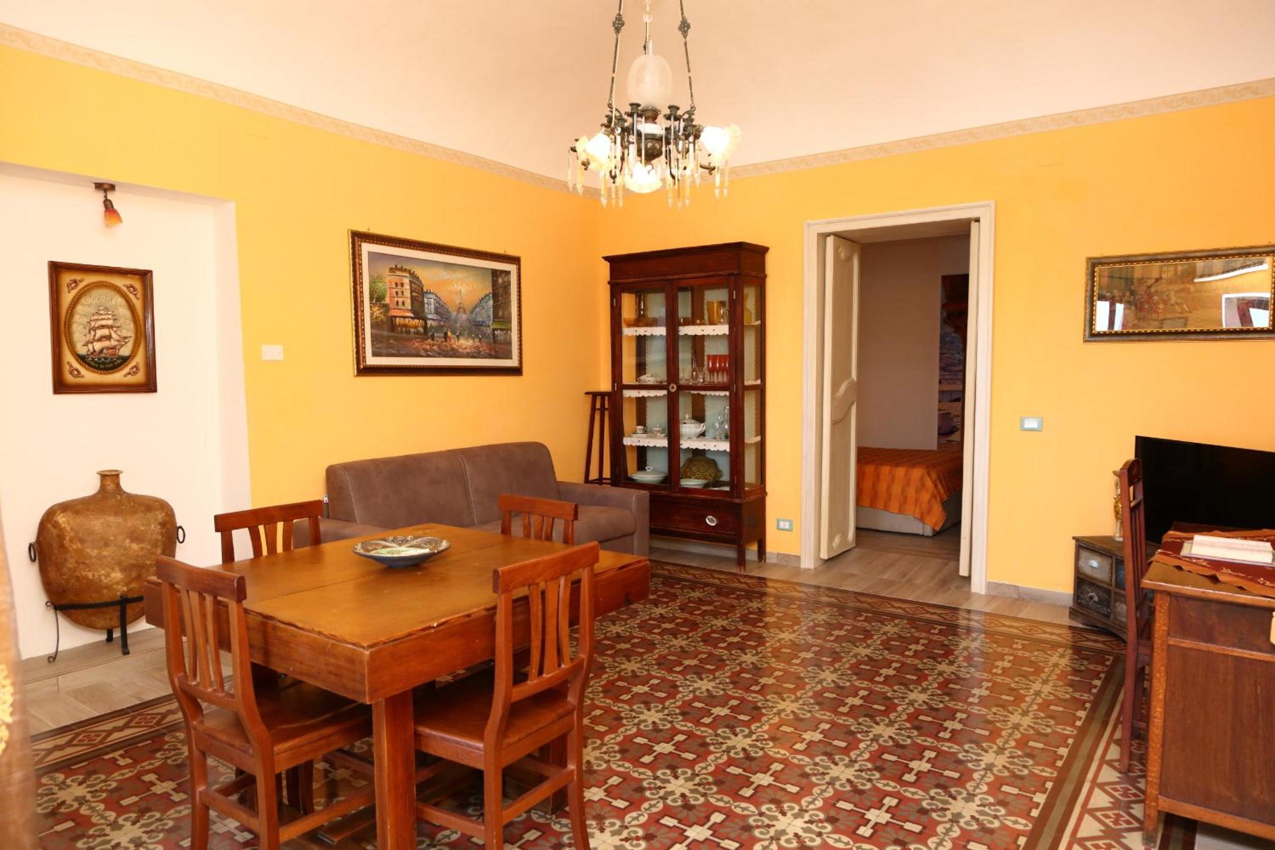 One-Bedroom Apartment with Balcony and Sea View - Photo 1