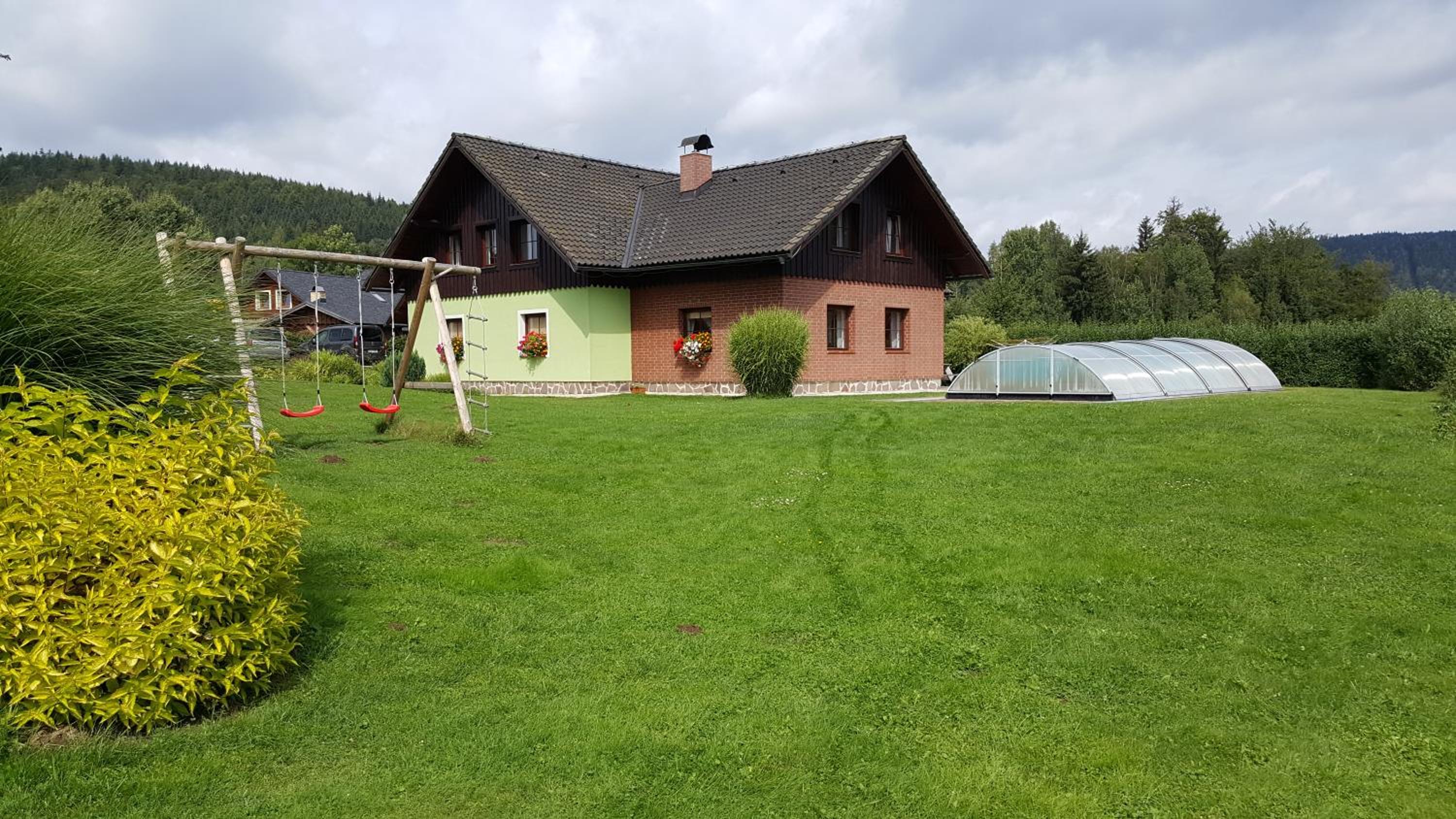 Eight-Bedroom House photo 2