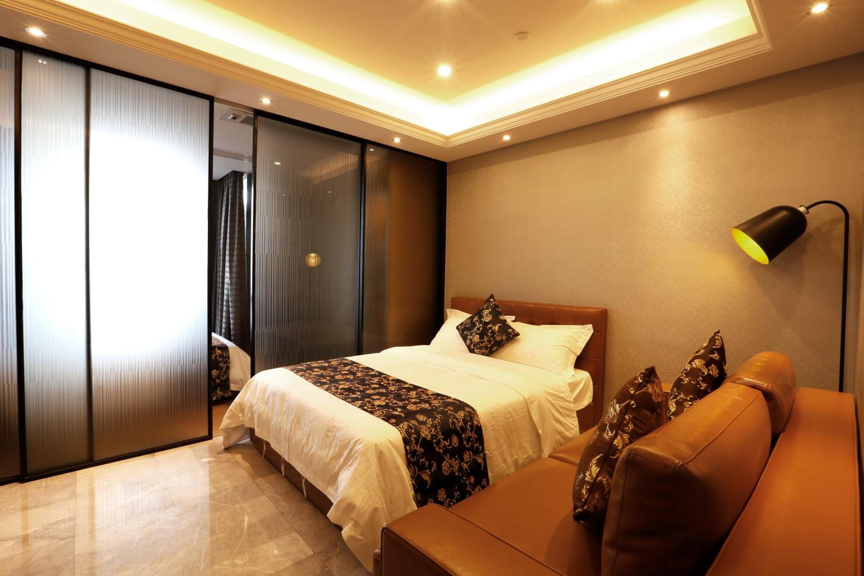 Deluxe Studio with Twin Bed photo 1