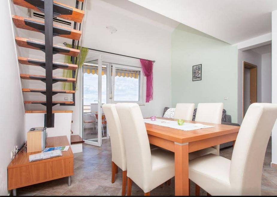 Apartment - Split Level photo 2