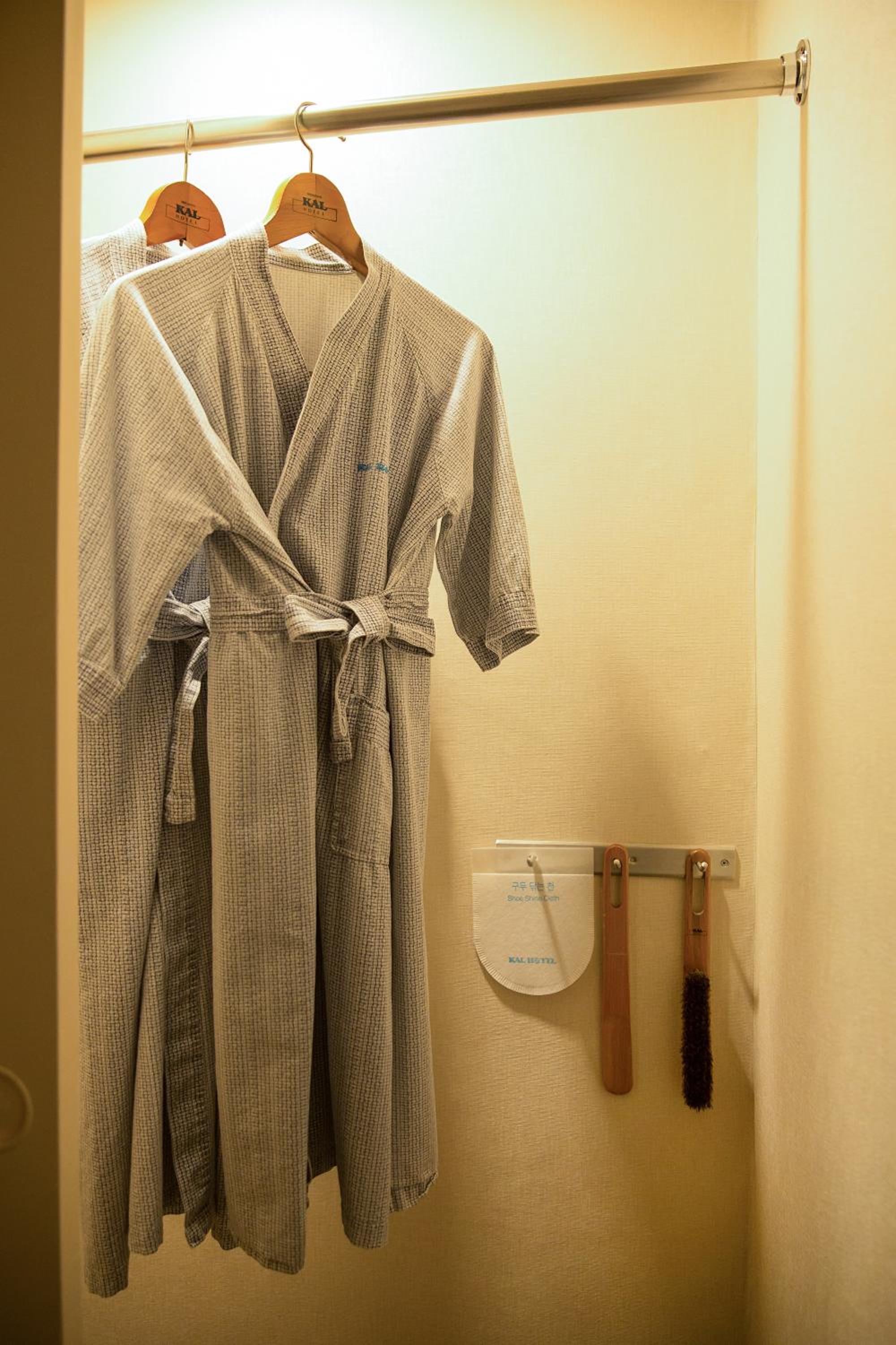 Standard Twin Room - Photo 6