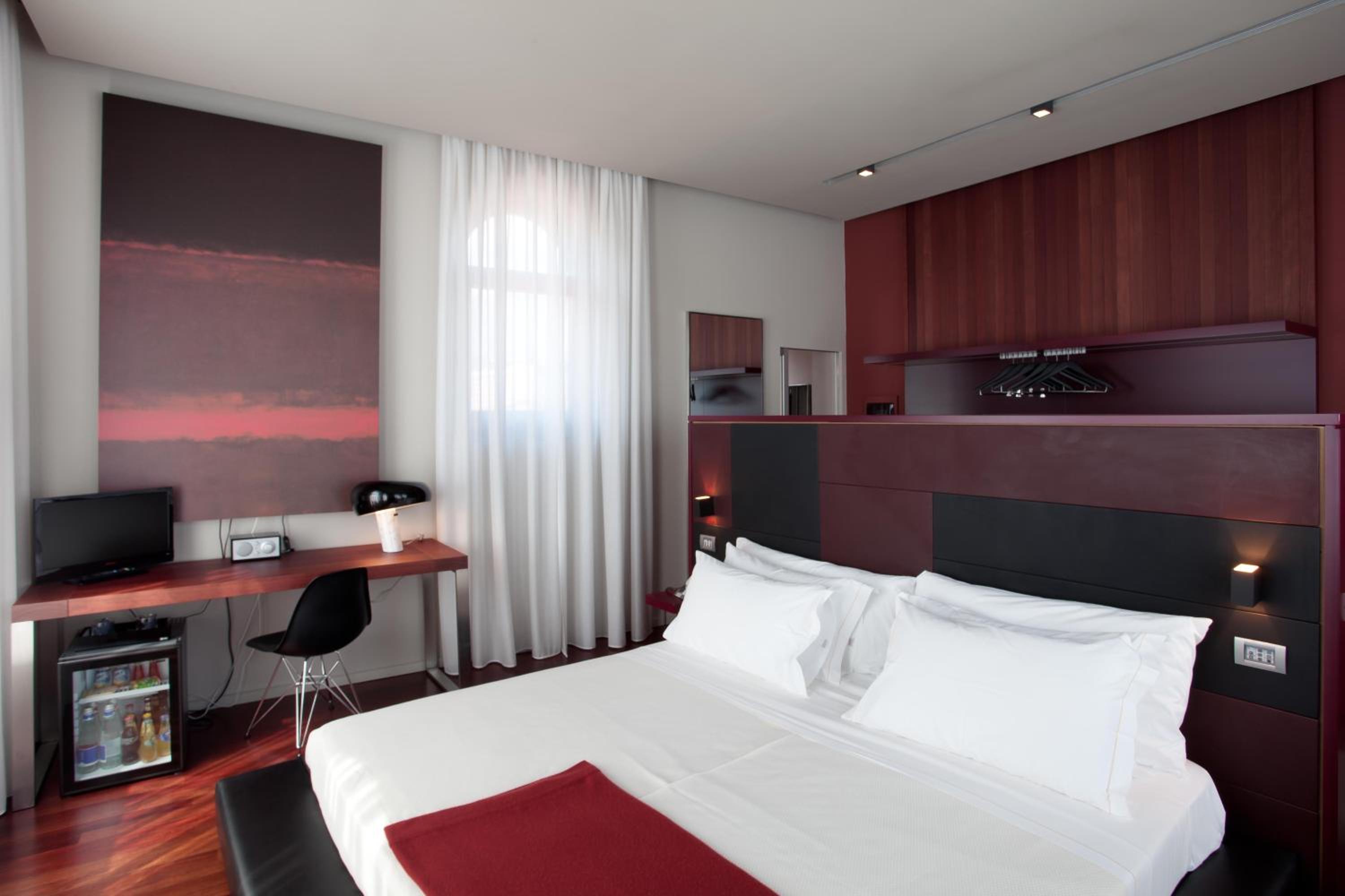 Suite - Photo 1