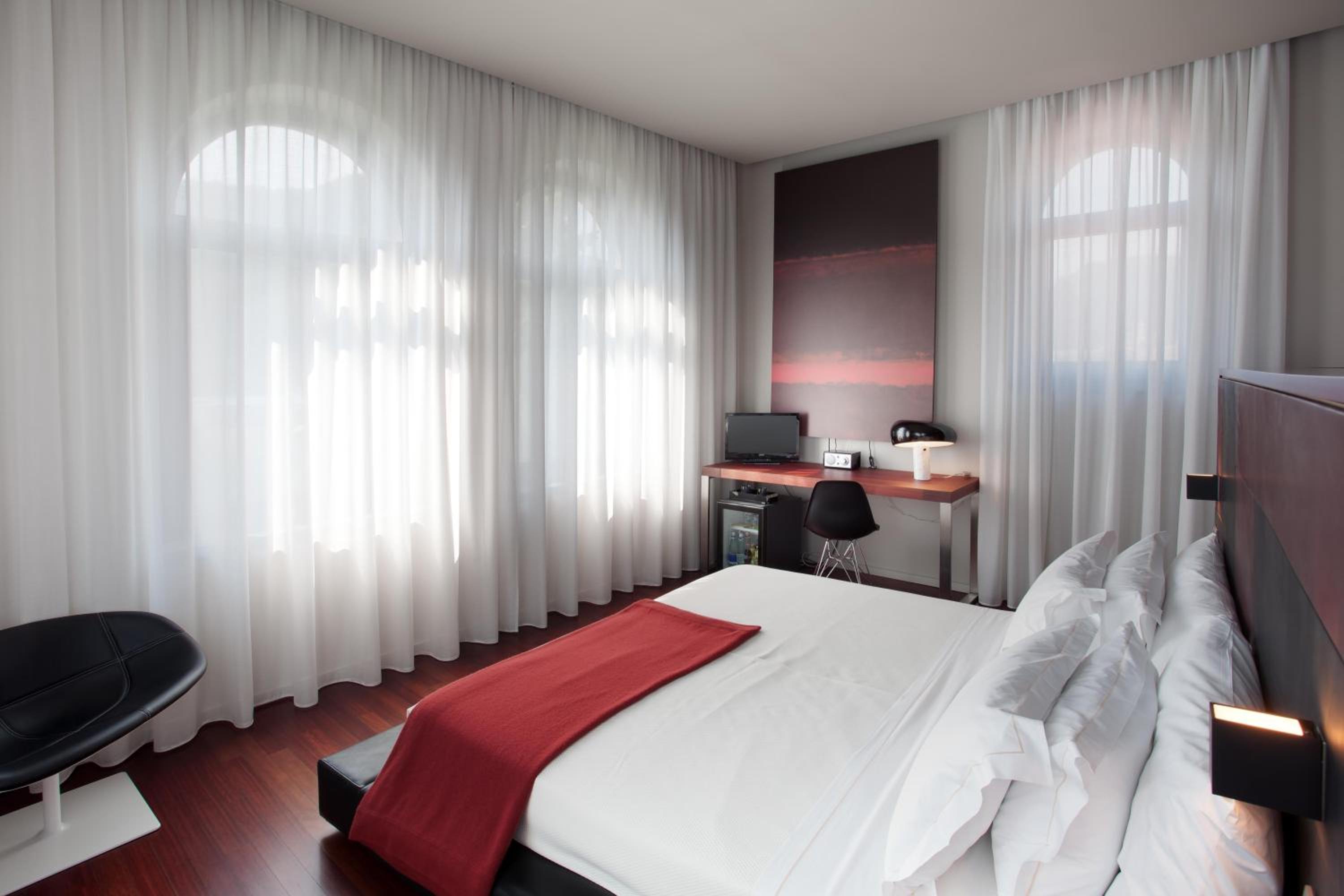 Suite - Photo 3