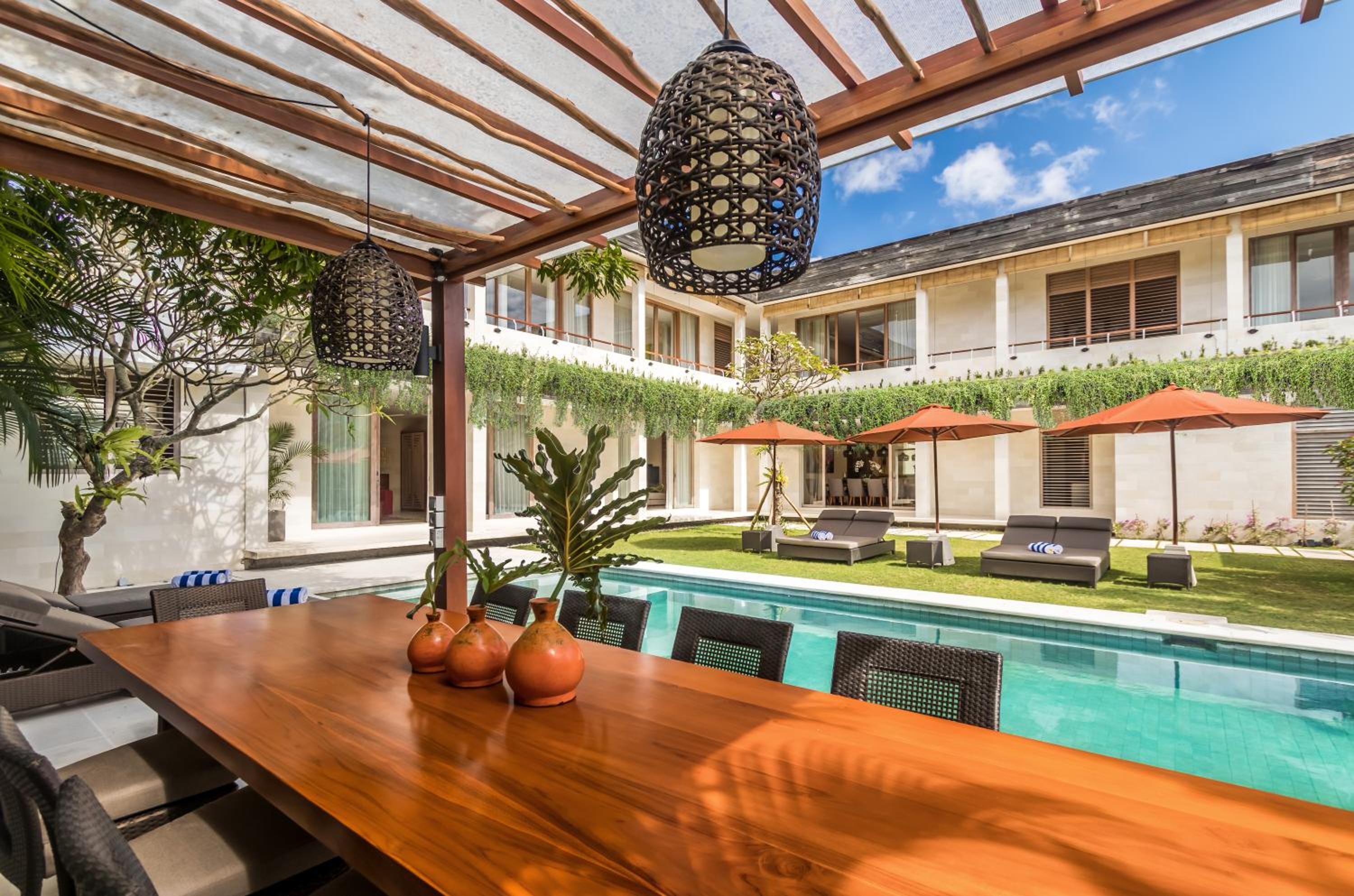 Five-Bedroom Villa with Private Pool and Airport Pick-Up and Floating Breakfast photo 3