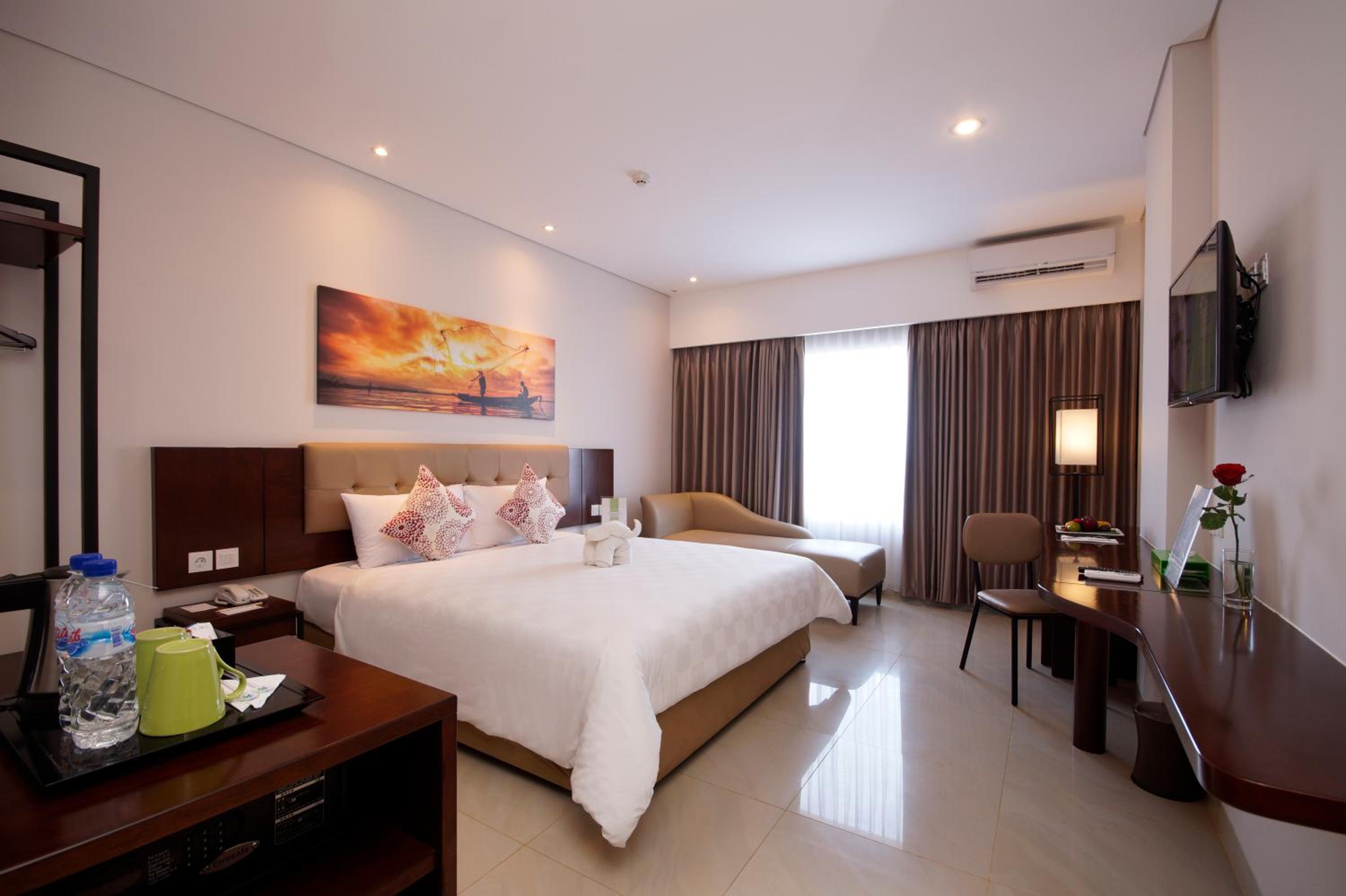 Deluxe King Room photo 1