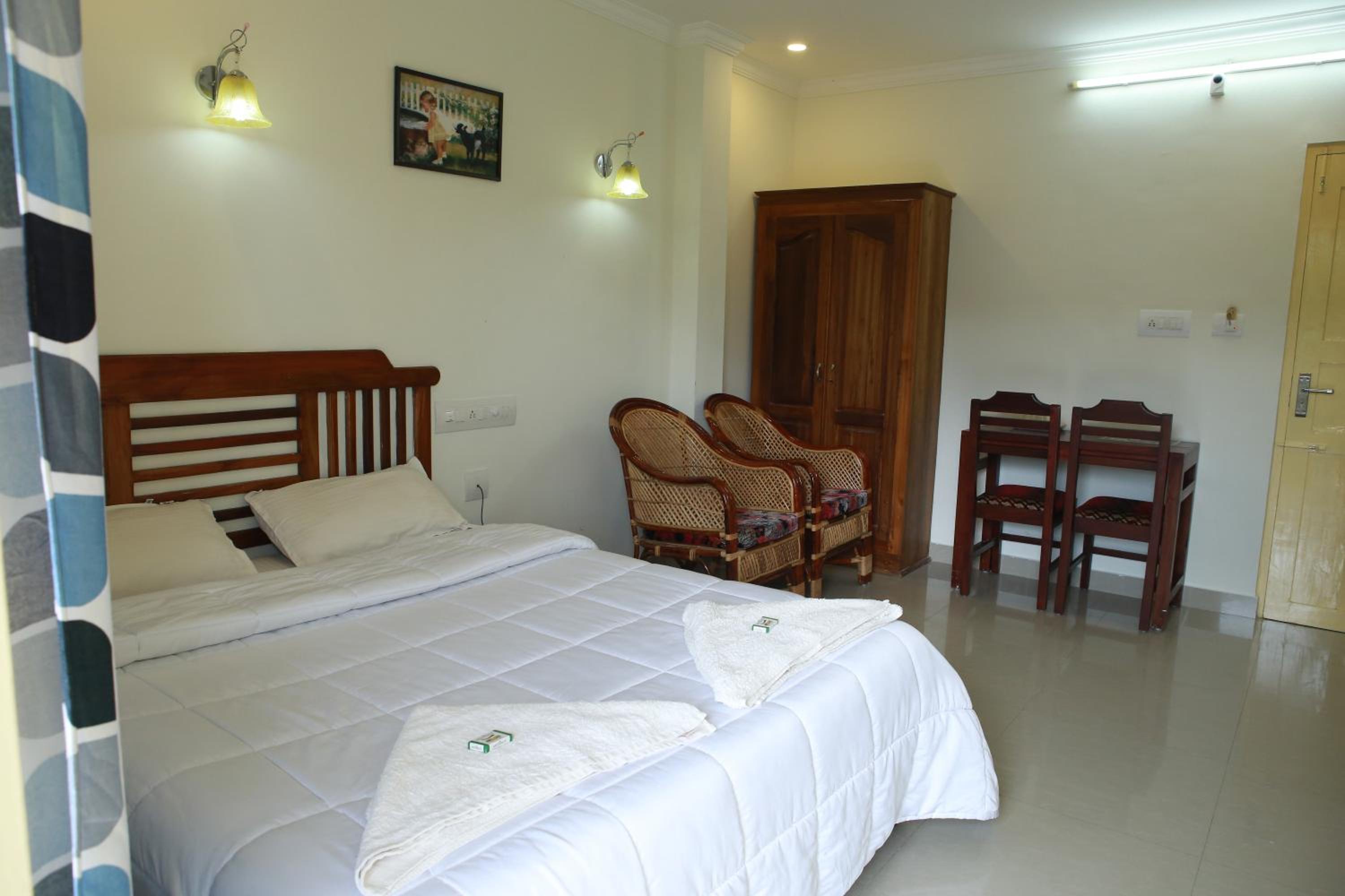 Standard Double Room - Photo 11