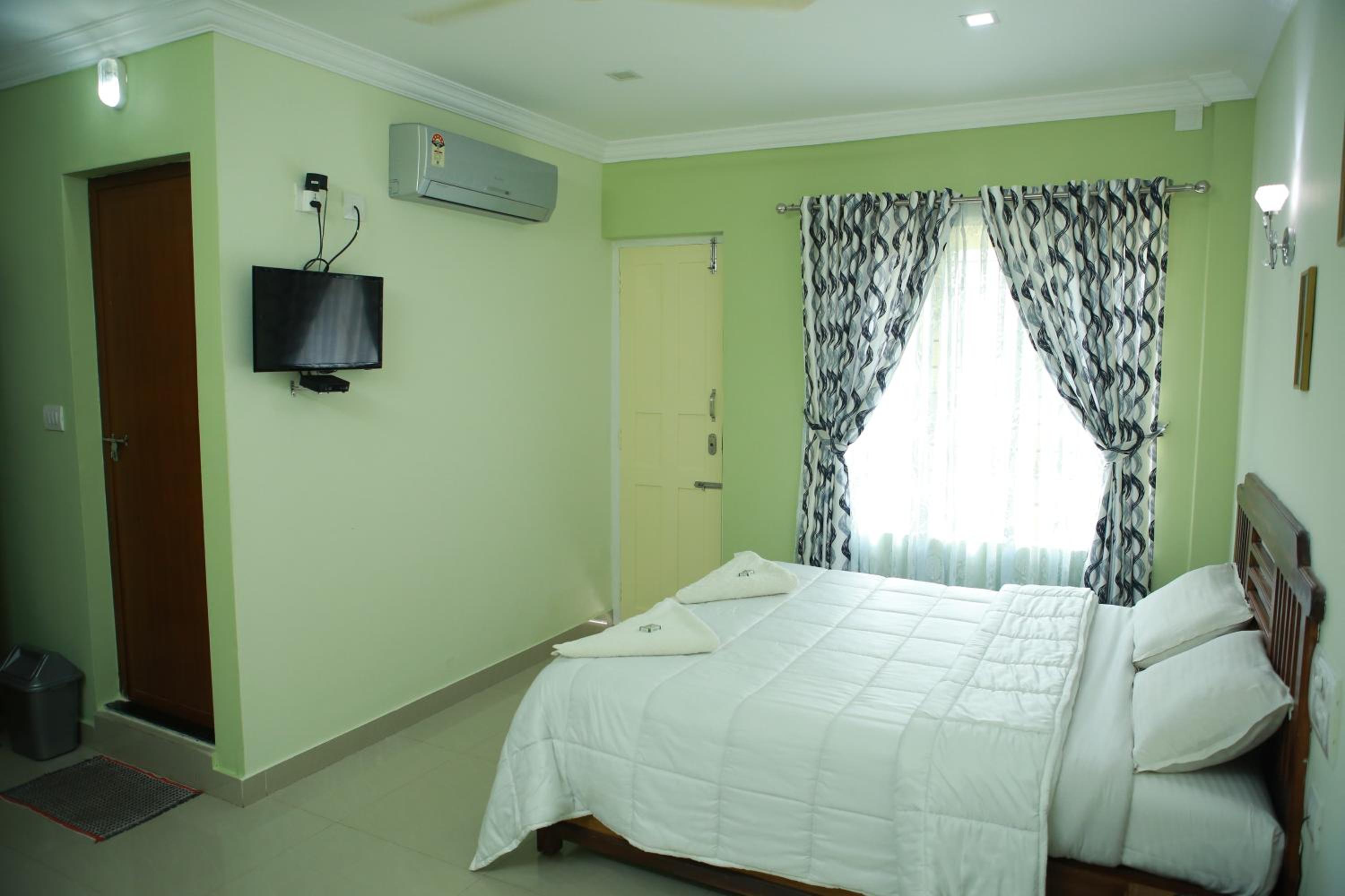 Standard Double Room - Photo 6