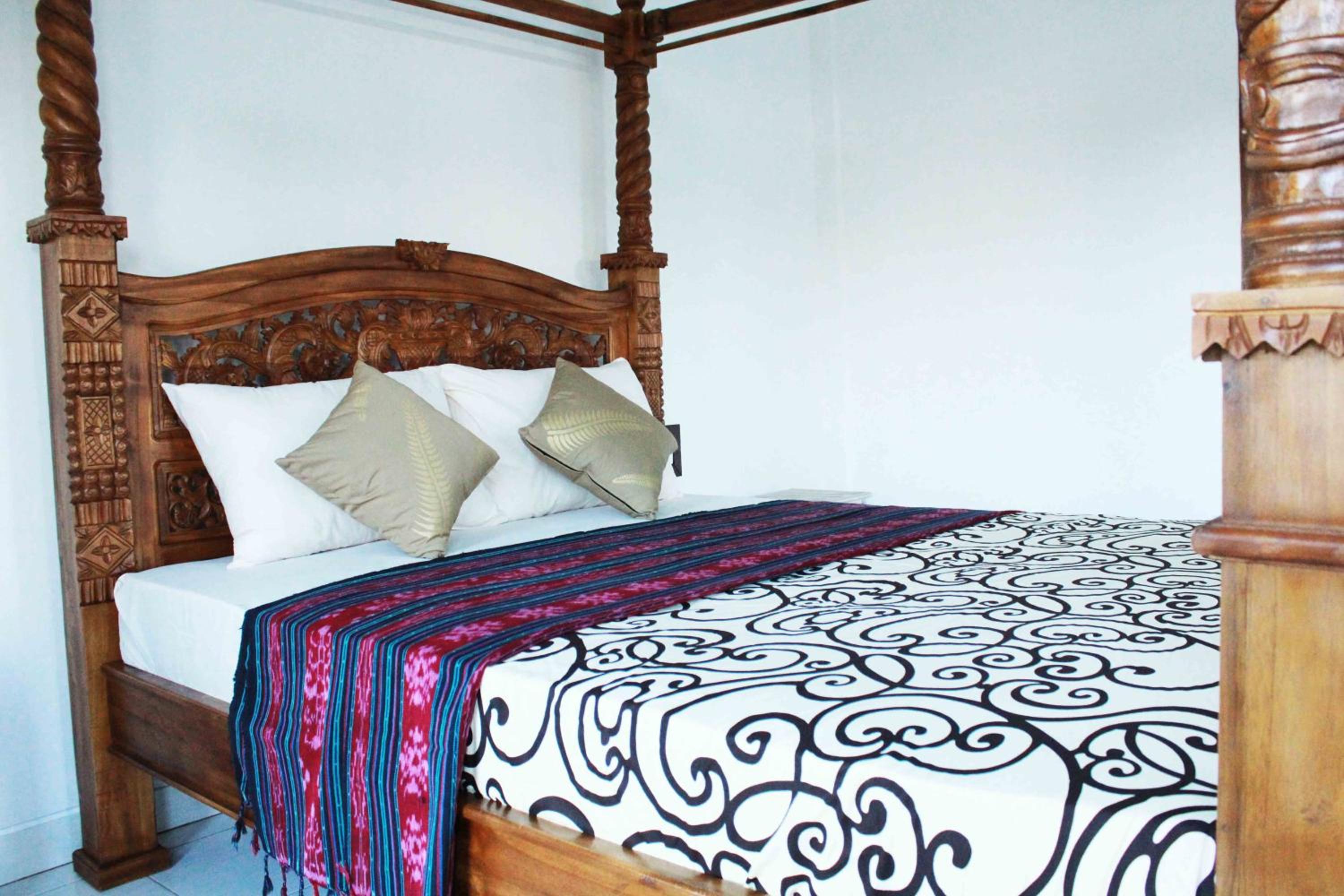 Deluxe Double Room with Balcony - Photo 12