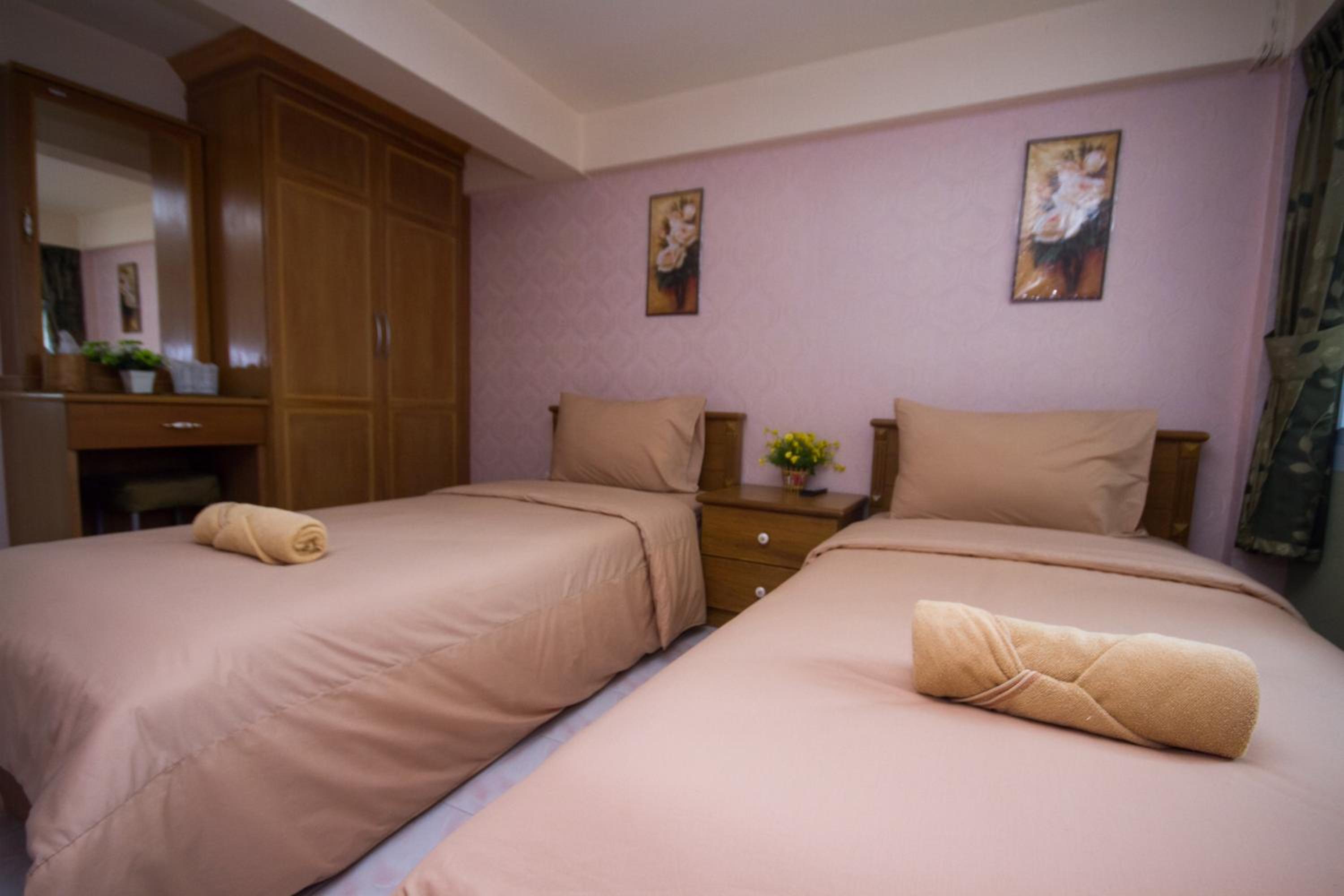 Twin Room with Private Bathroom - Photo 1