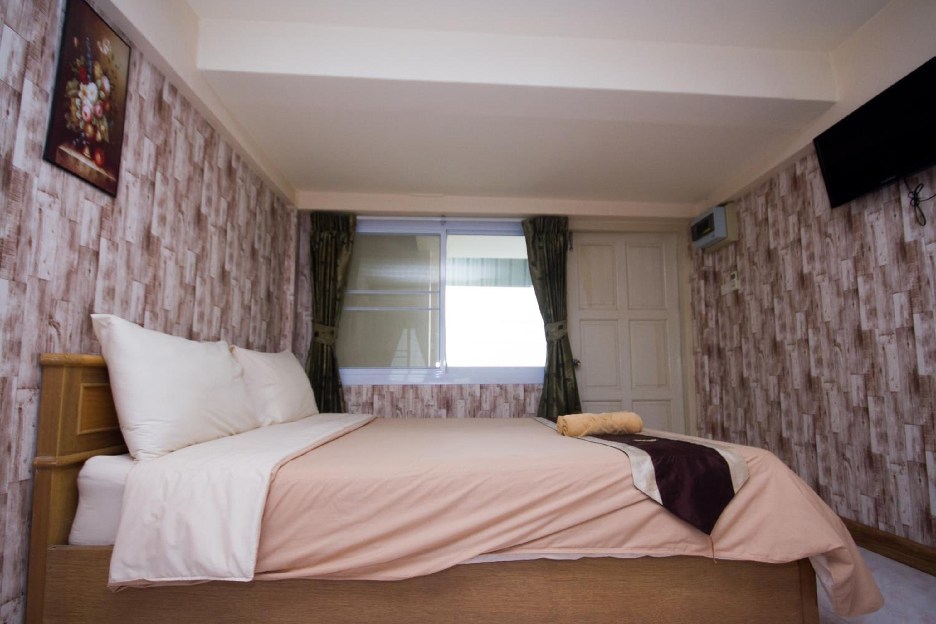 Double Room with Private Bathroom - Photo 29