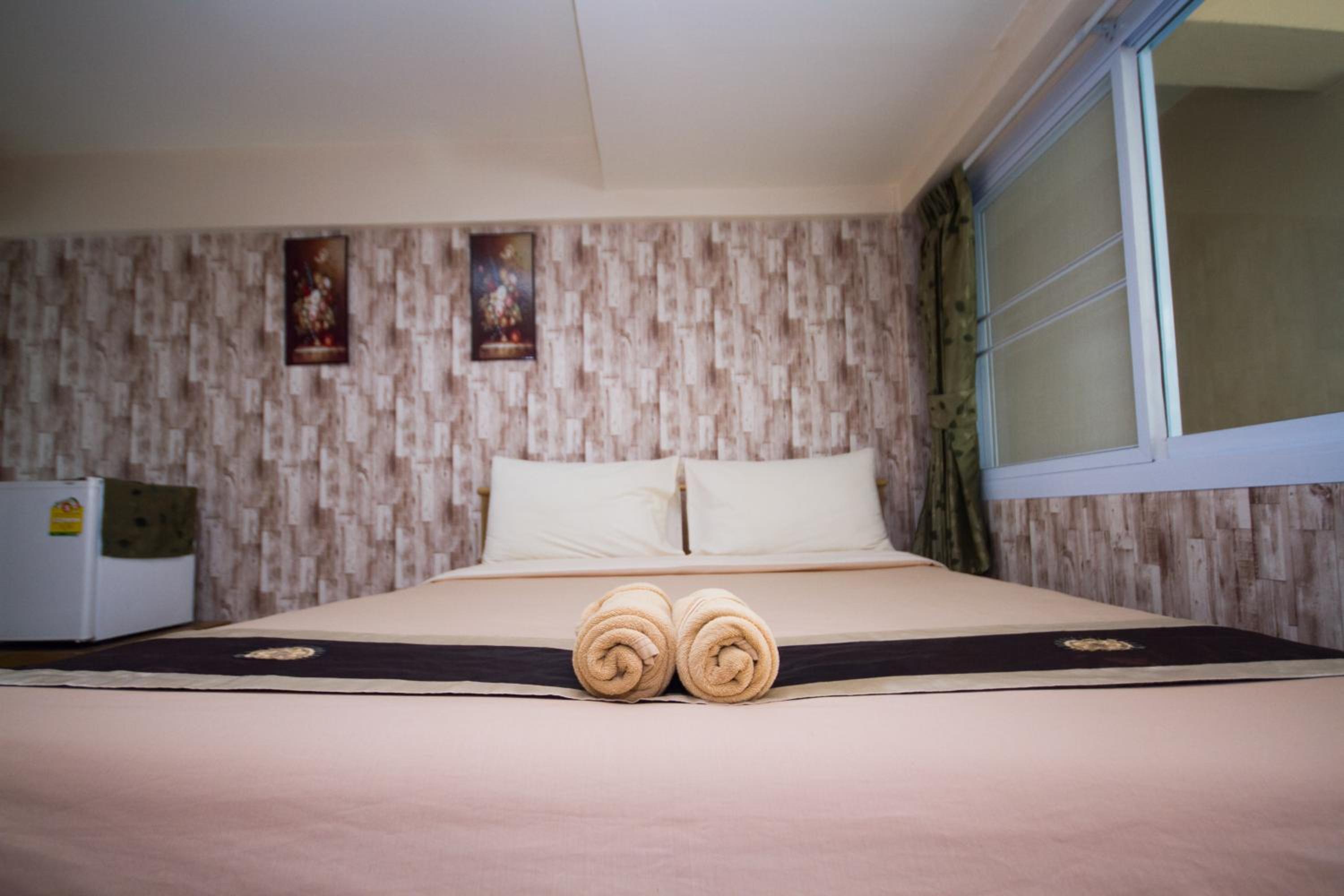 Double Room with Private Bathroom - Photo 26