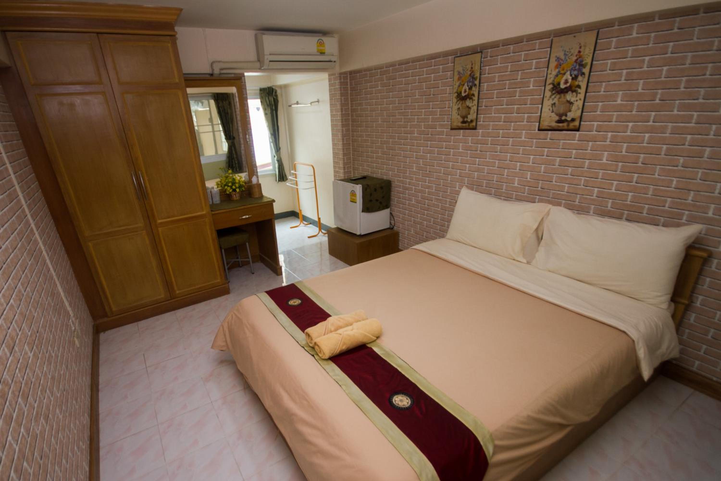 Double Room with Private Bathroom - Photo 20