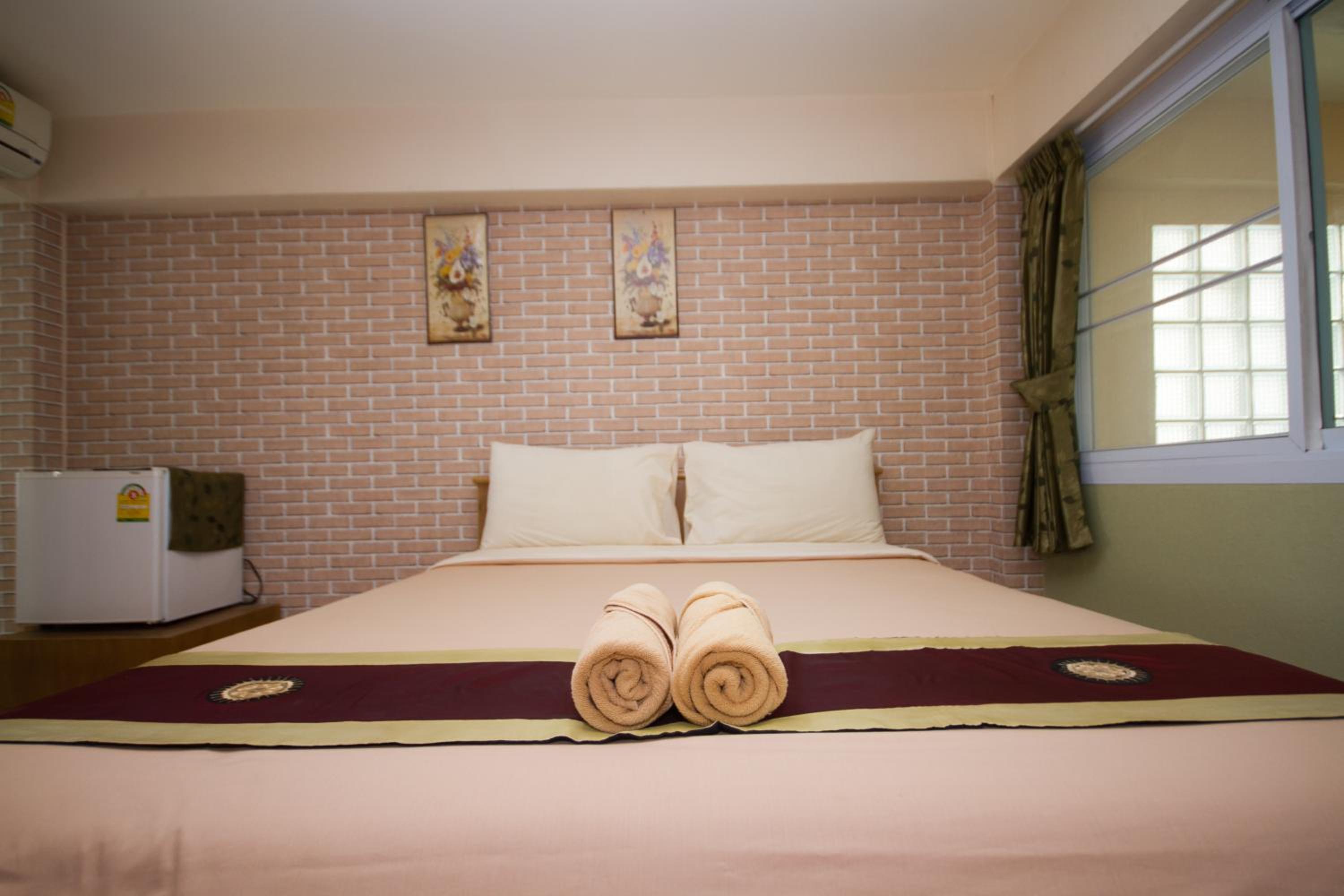 Double Room with Private Bathroom - Photo 8