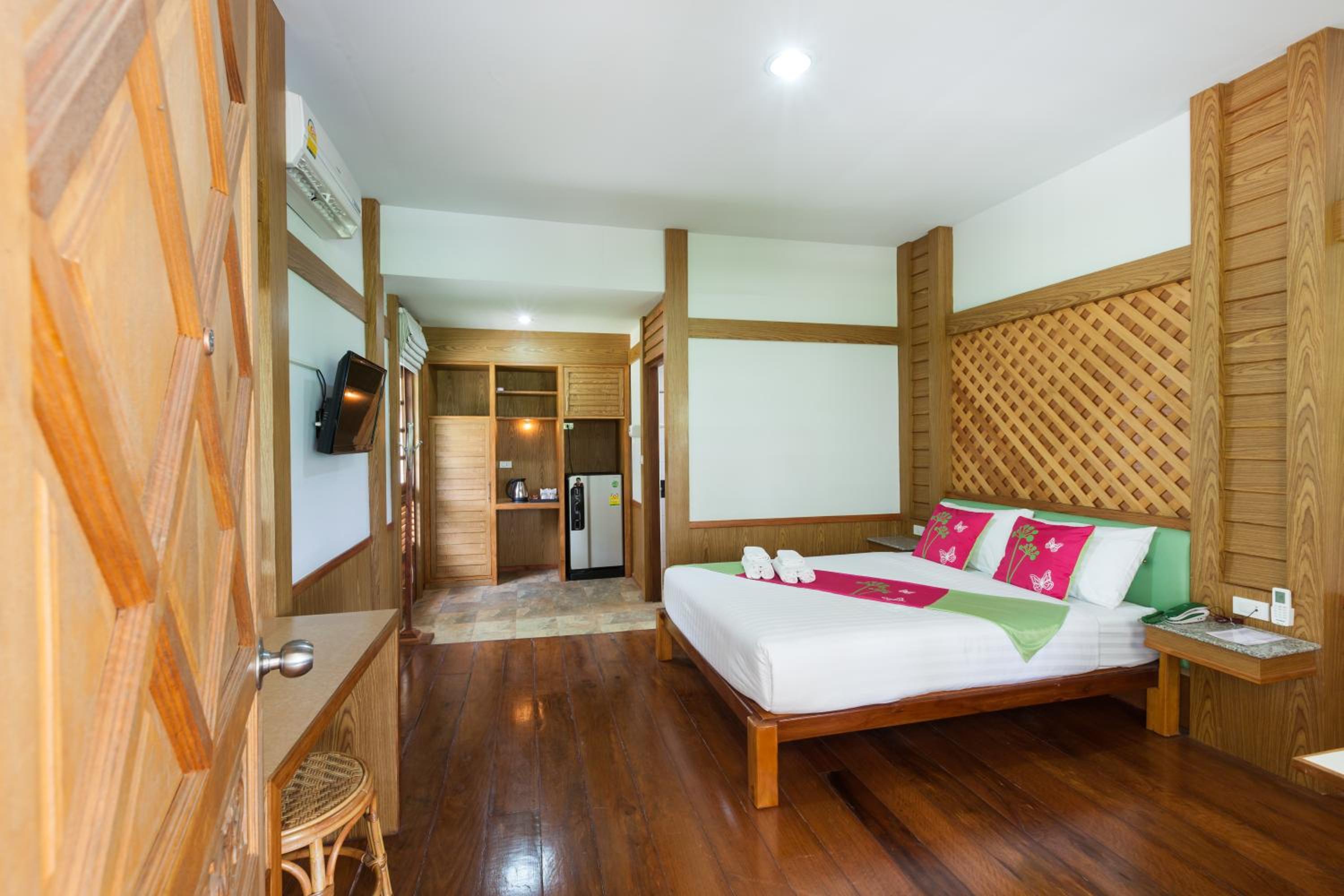 Standard Twin Room - Photo 1