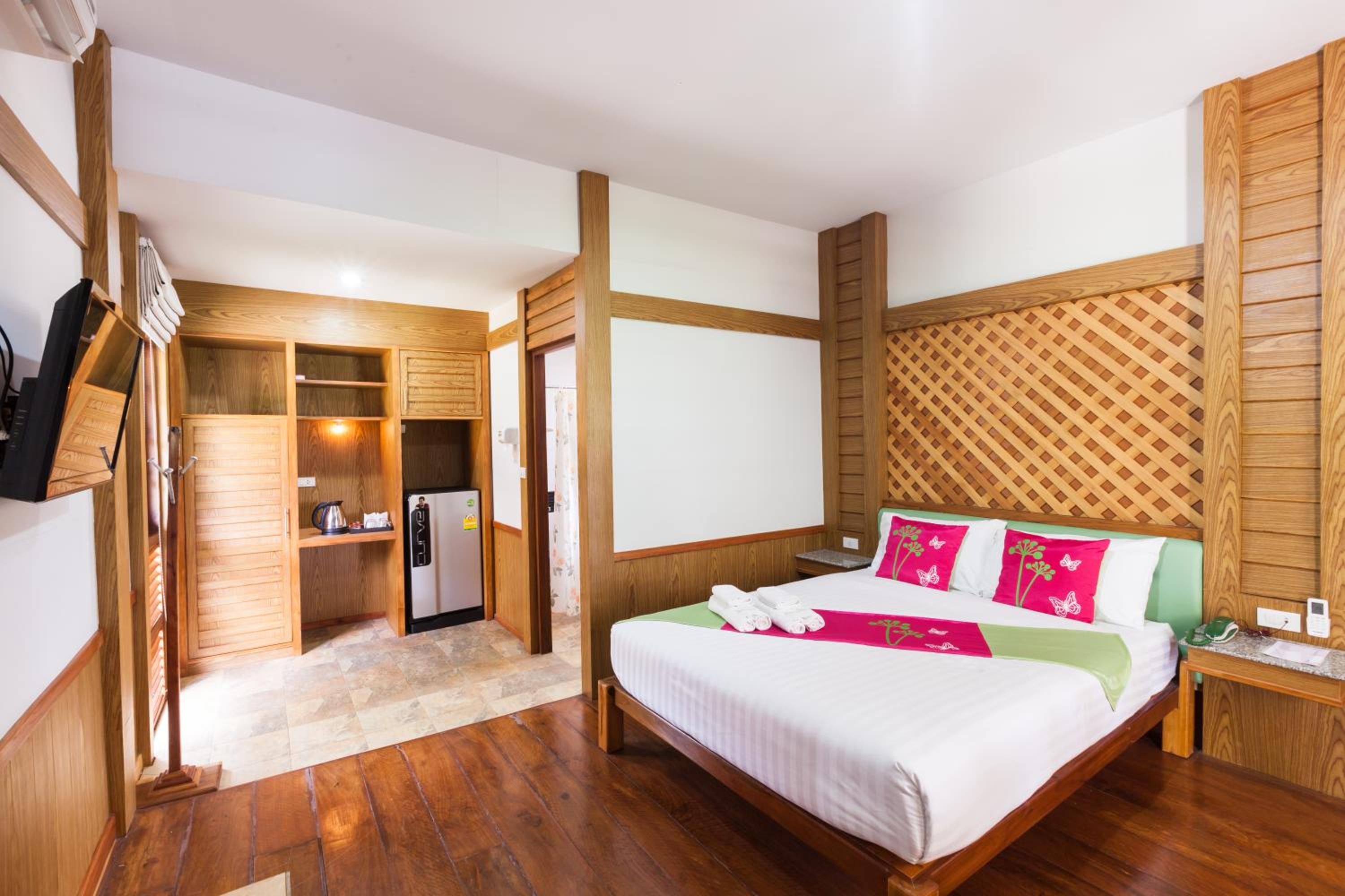Standard Twin Room - Photo 23