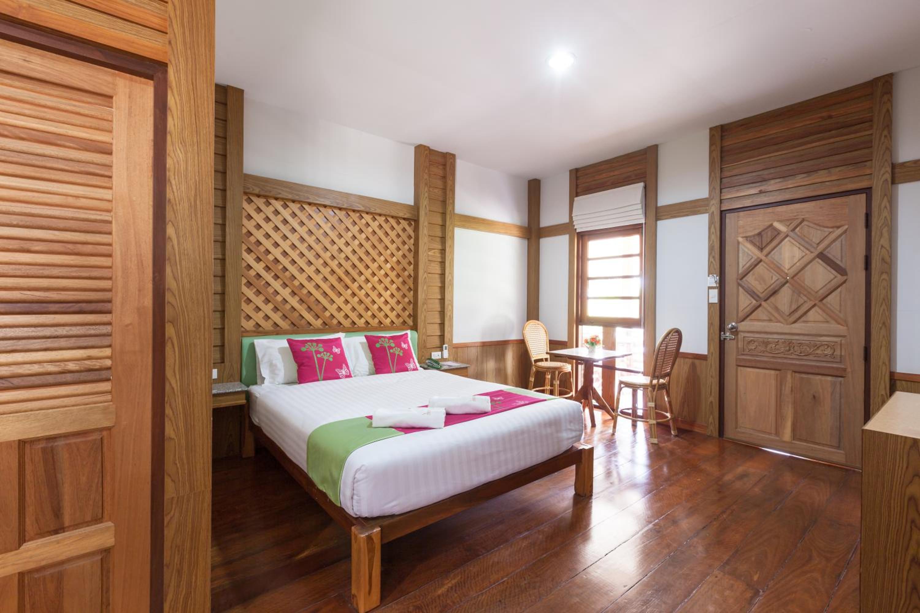 Standard Twin Room - Photo 21