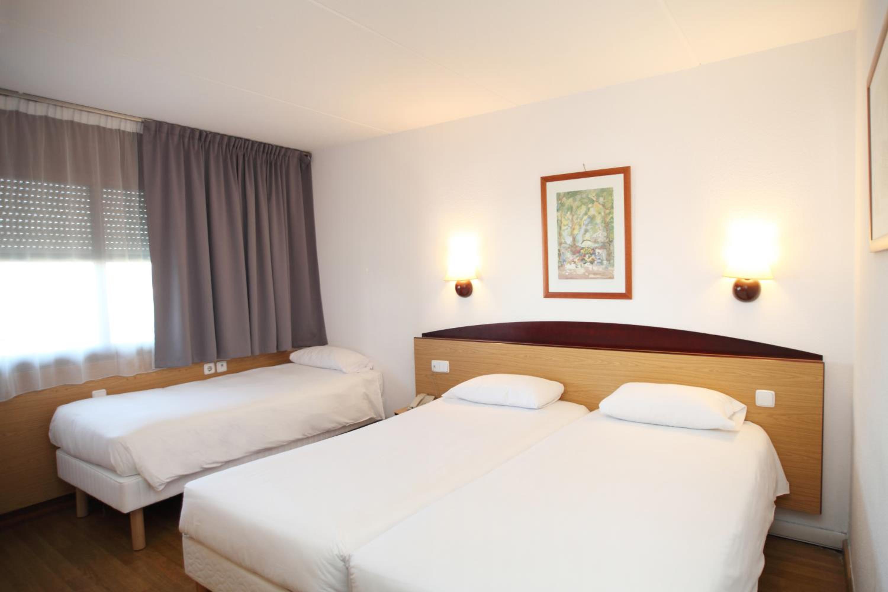 Twin Room with Extra Bed - Photo 1